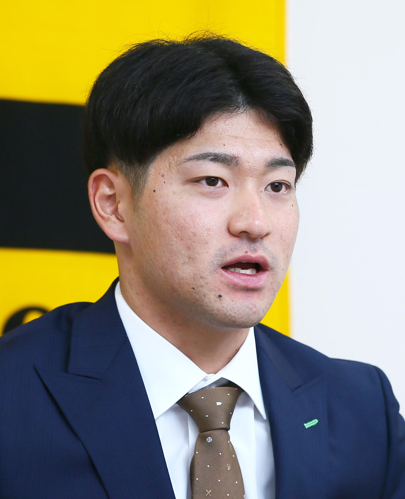現状維持で契約更改し、会見する阪神伊藤稜（撮影・上山淳一）