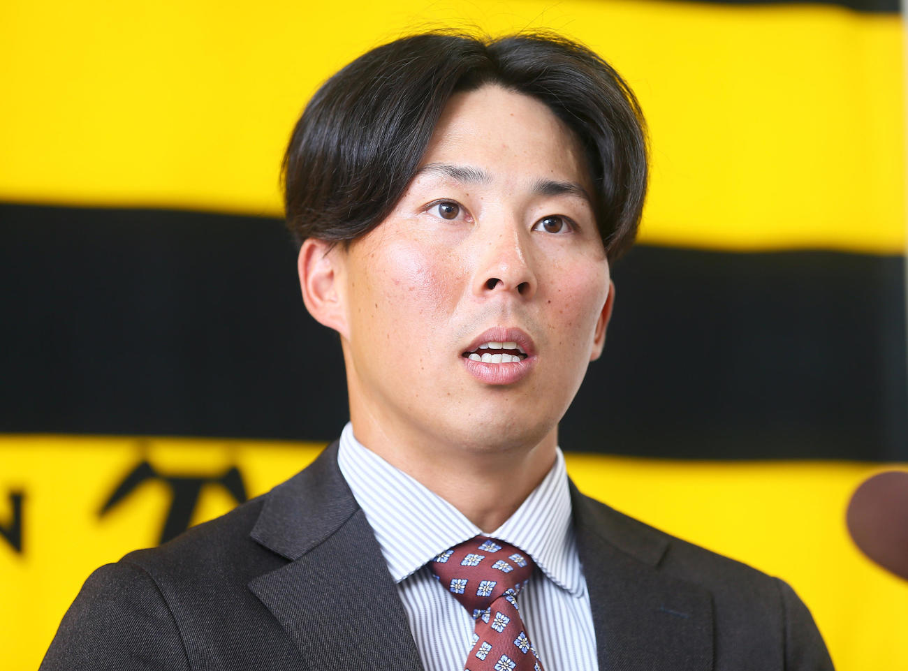 現状維持で契約更改し、会見する阪神片山（撮影・上山淳一）
