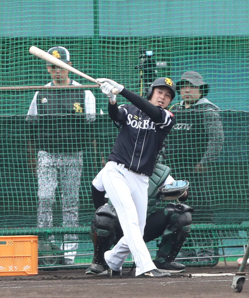 打撃練習で小久保監督と対戦した川瀬（撮影・梅根麻紀）