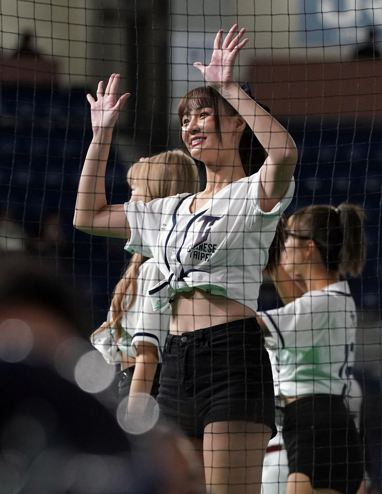 日本対台湾　笑顔を振りまく台湾のチアリーダ（撮影・たえ見朱実）