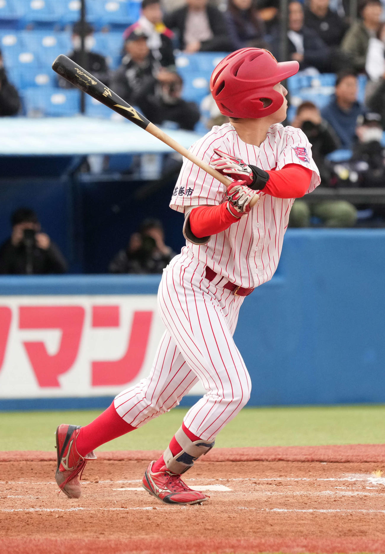 2回裏富士大1死一、三塁、佐藤は先制左適時二塁打を放つ