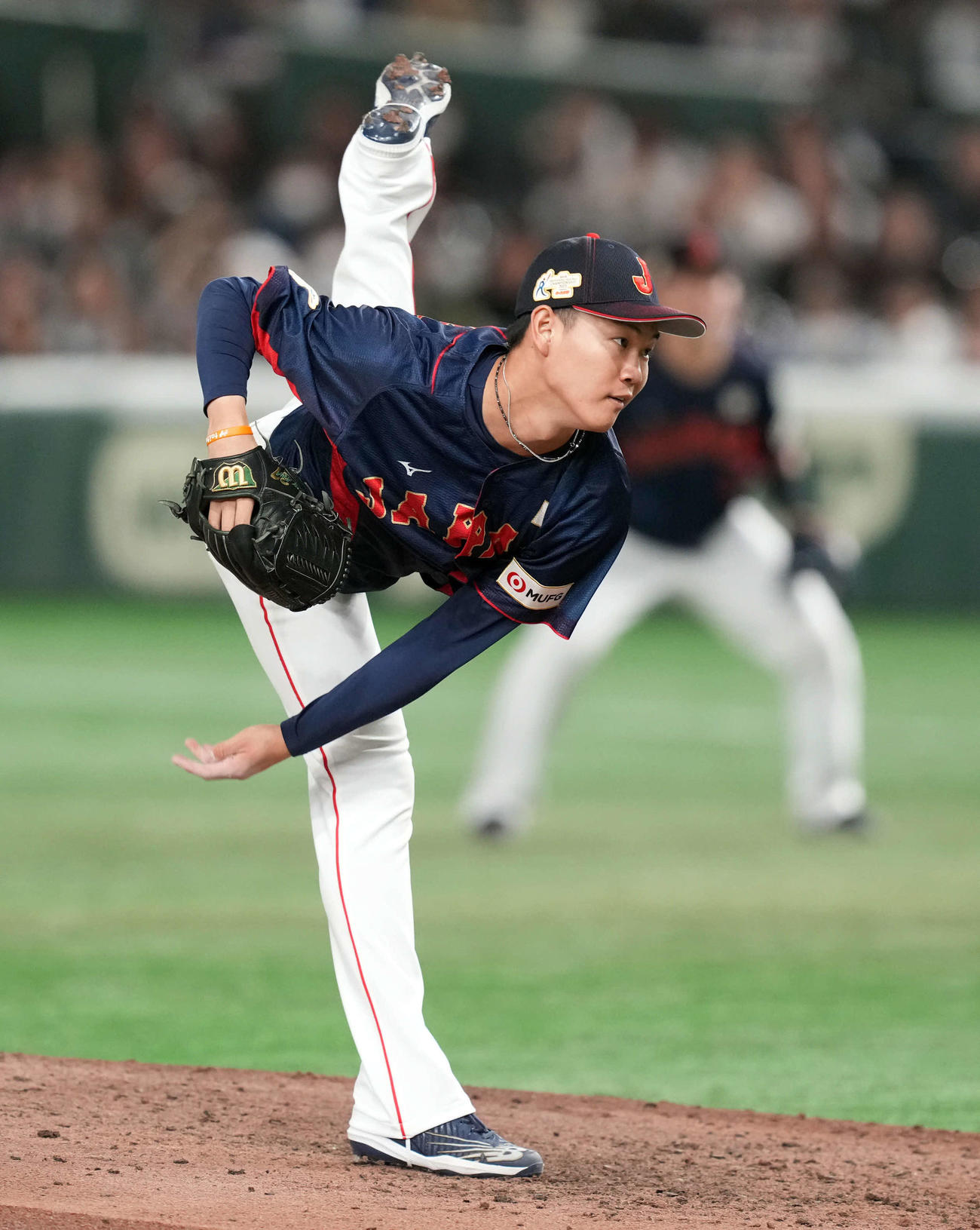 日本対台湾　5回途中からマウンドに上がった及川（撮影・たえ見朱実）
