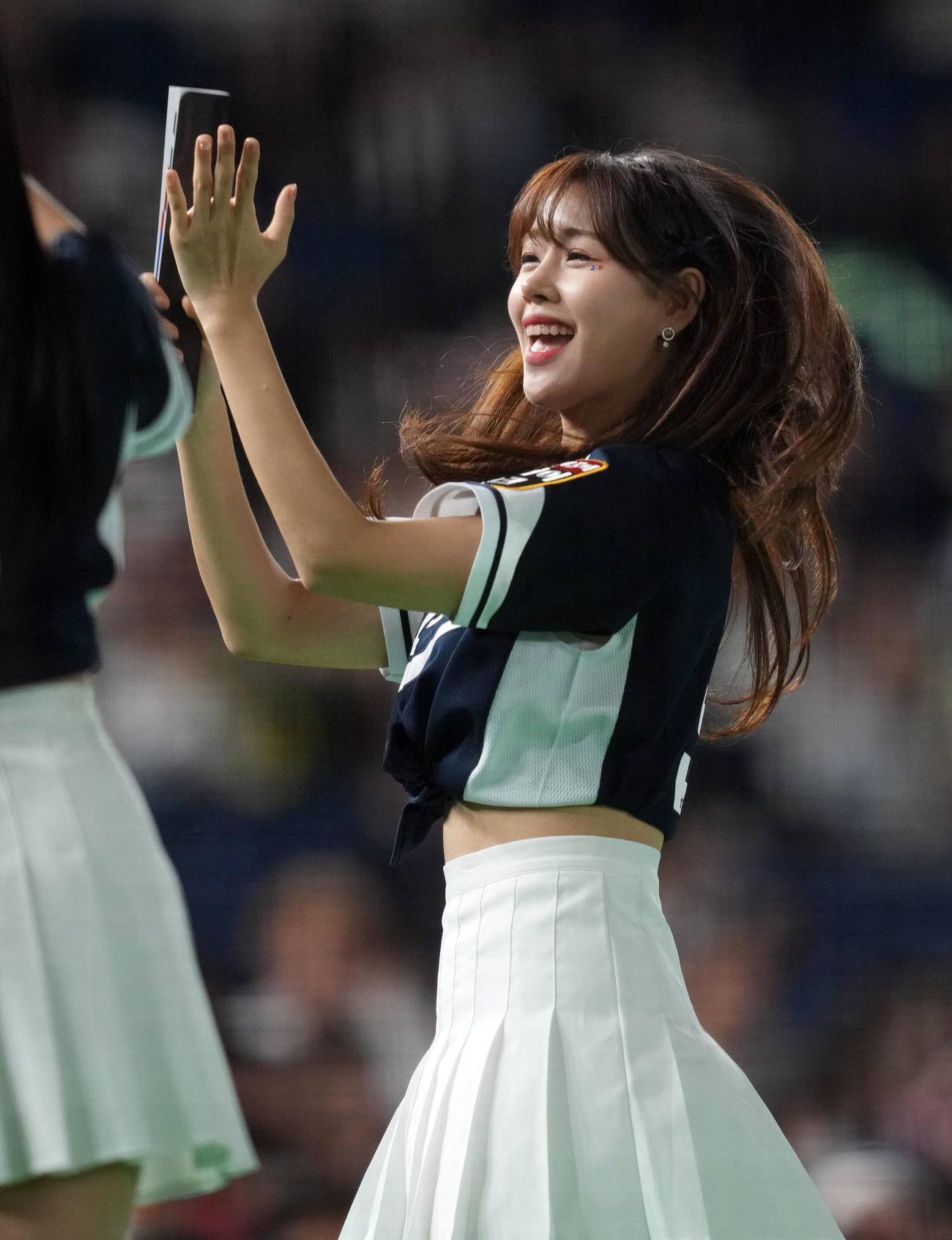 日本対韓国　笑顔を振りまく韓国のチアリーダー（撮影・たえ見朱実）