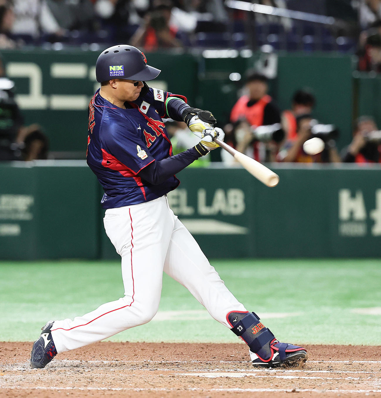 日本対台湾　7回表日本1死、森下は左越え本塁打を放つ（撮影・足立雅史）