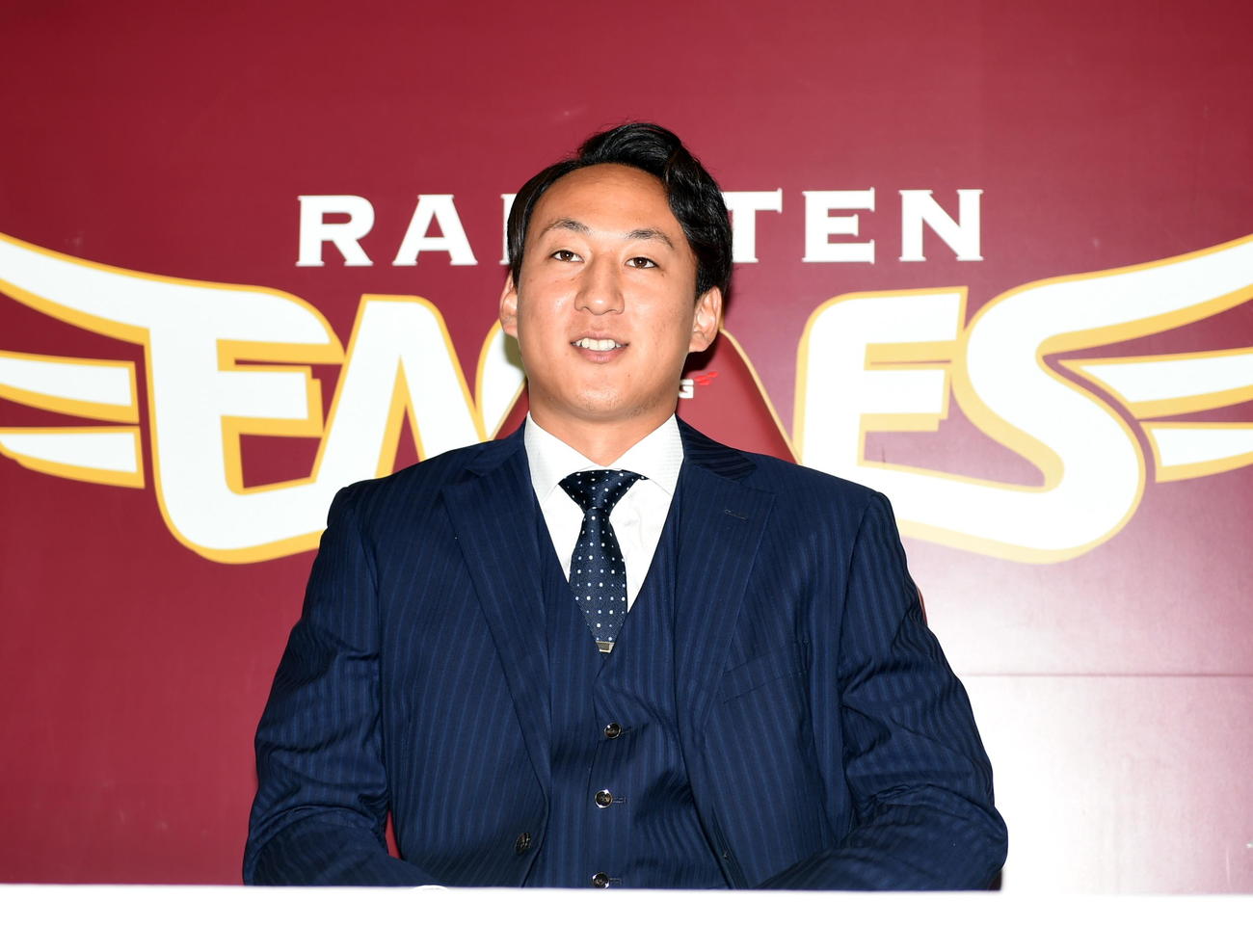 契約更改交渉を終え取材対応する楽天高田孝（撮影・山田愛斗）