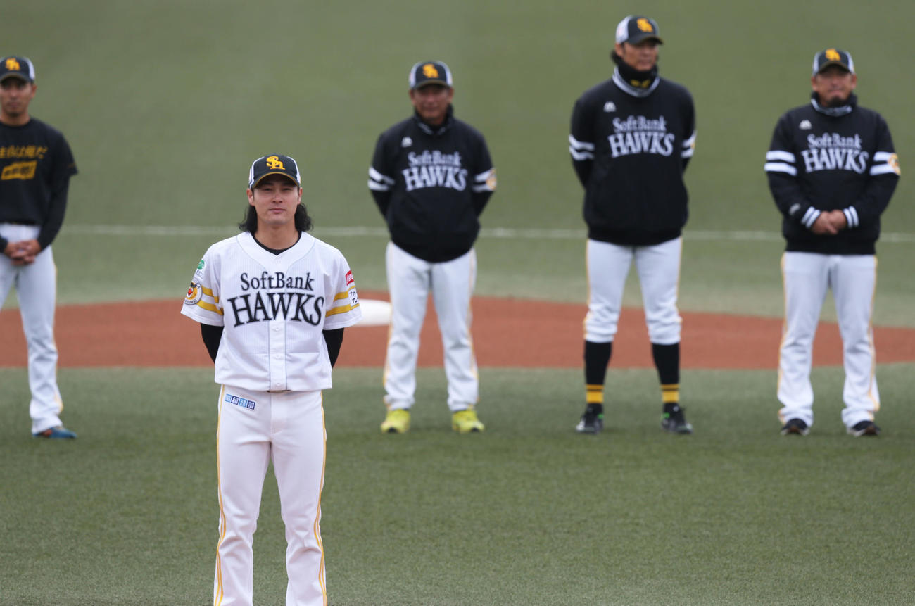 秋季キャンプを打ち上げあいさつする笠谷（撮影・冨田成美）