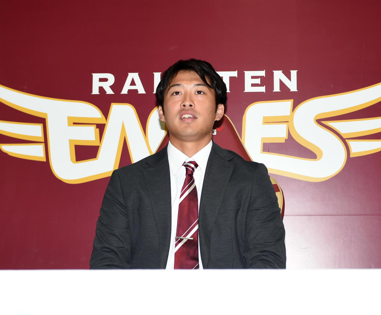 契約更改交渉を終え取材対応する楽天伊藤茉（撮影・山田愛斗）