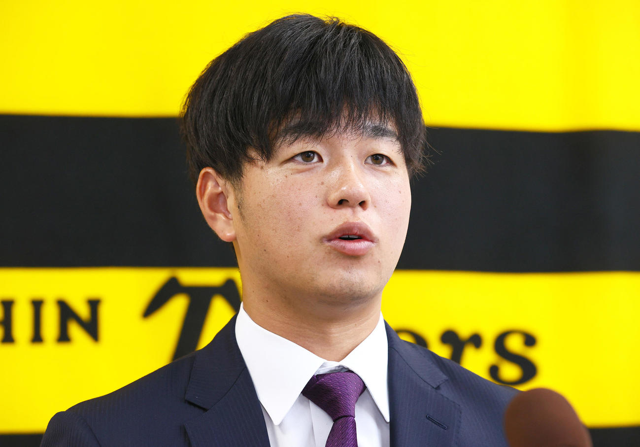 阪神高橋は育成契約を結び会見する（撮影・上山淳一）
