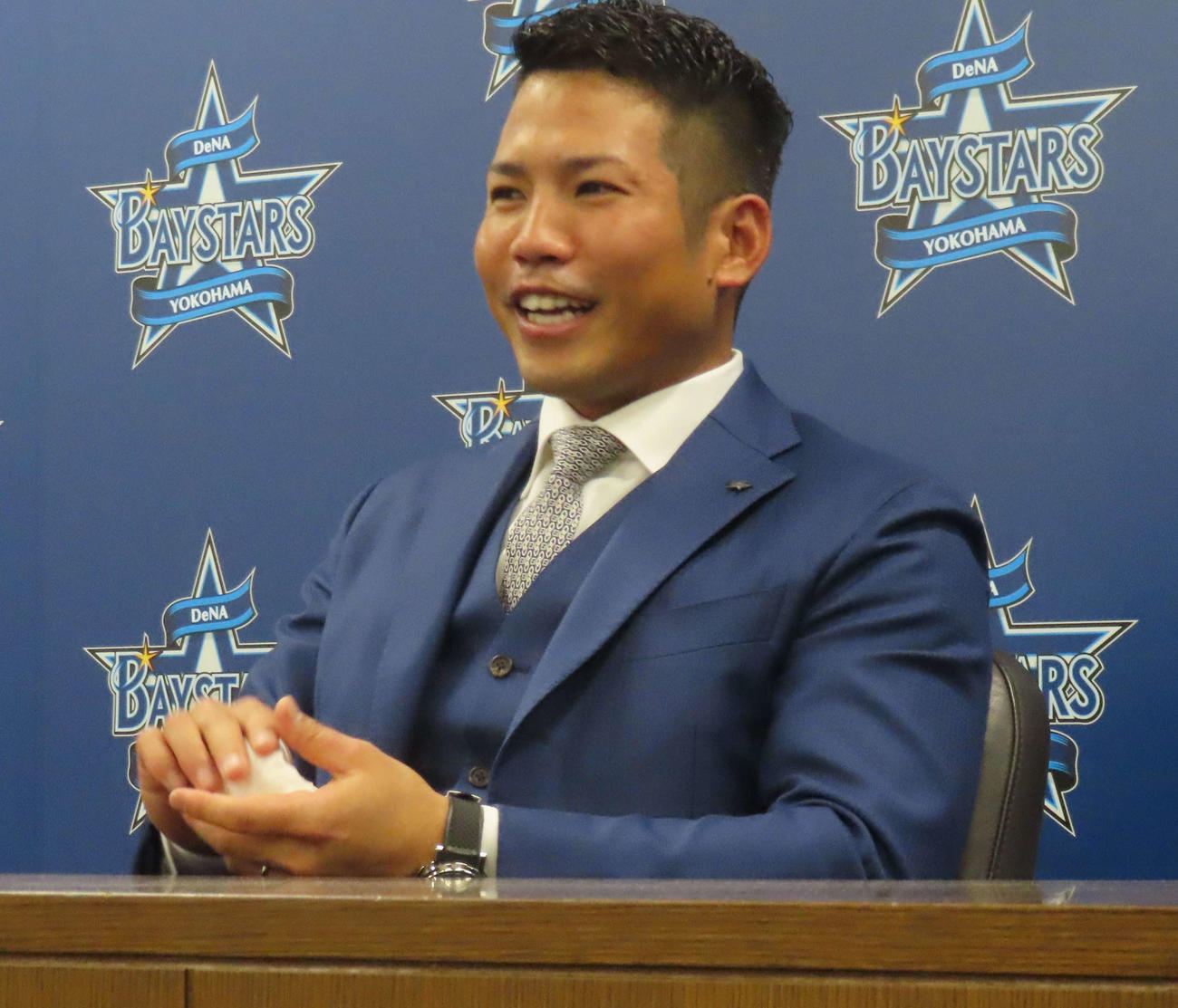 契約更改に臨んだDeNA桑原将志外野手（撮影・黒須亮）
