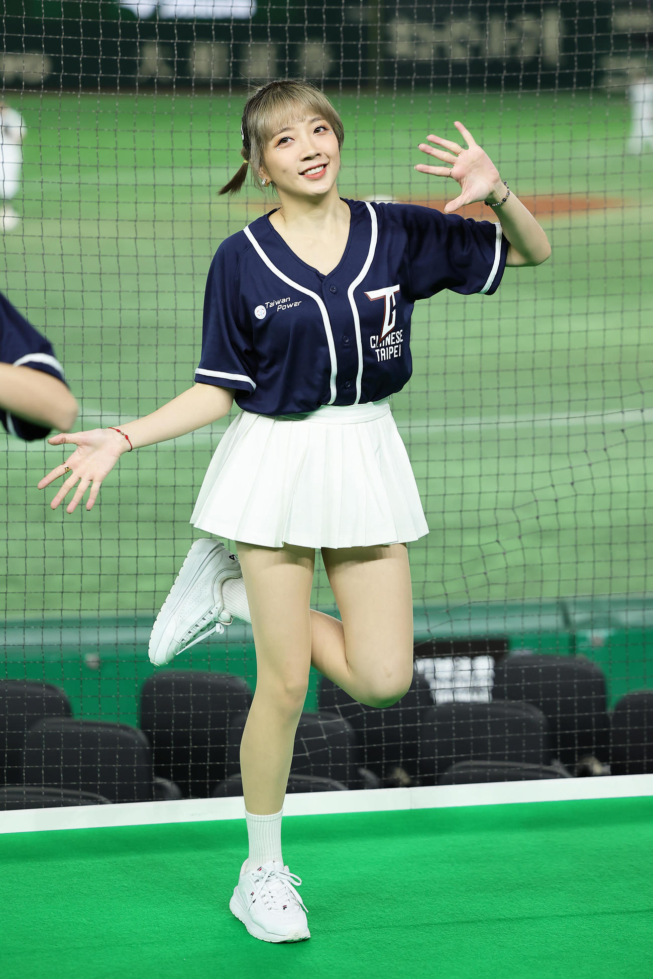 オーストラリア対台湾　スタンドでダンスを披露する台湾のチア（撮影・足立雅史）