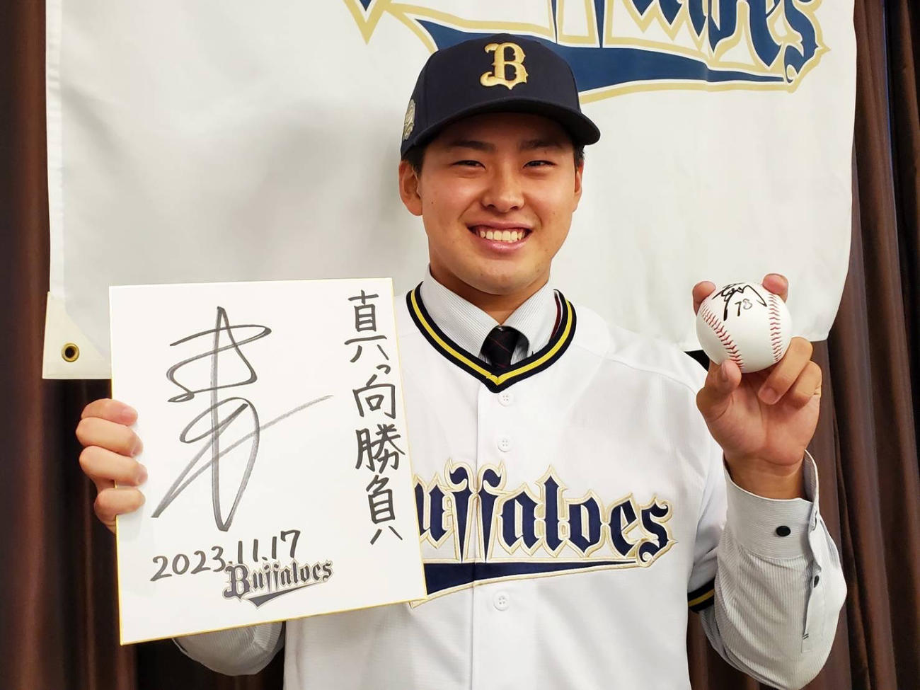 オリックスとの仮契約を済ませた享栄・東松（球団提供）