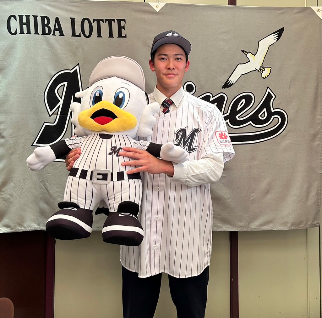 仮契約を終えた幕張総合・早坂（撮影・星夏穂）