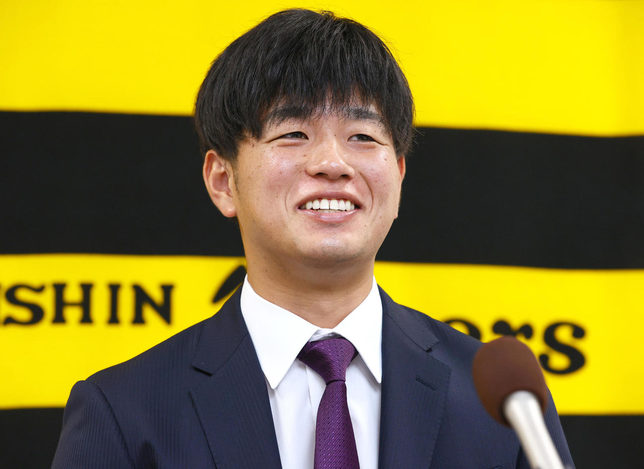 契約交渉で育成契約を結び会見する阪神高橋（撮影・上山淳一）