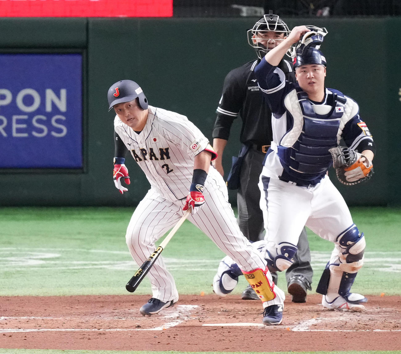 日本対韓国　3回裏日本無死満塁、チャンスの場面で併殺打に倒れる牧（撮影・菅敏）