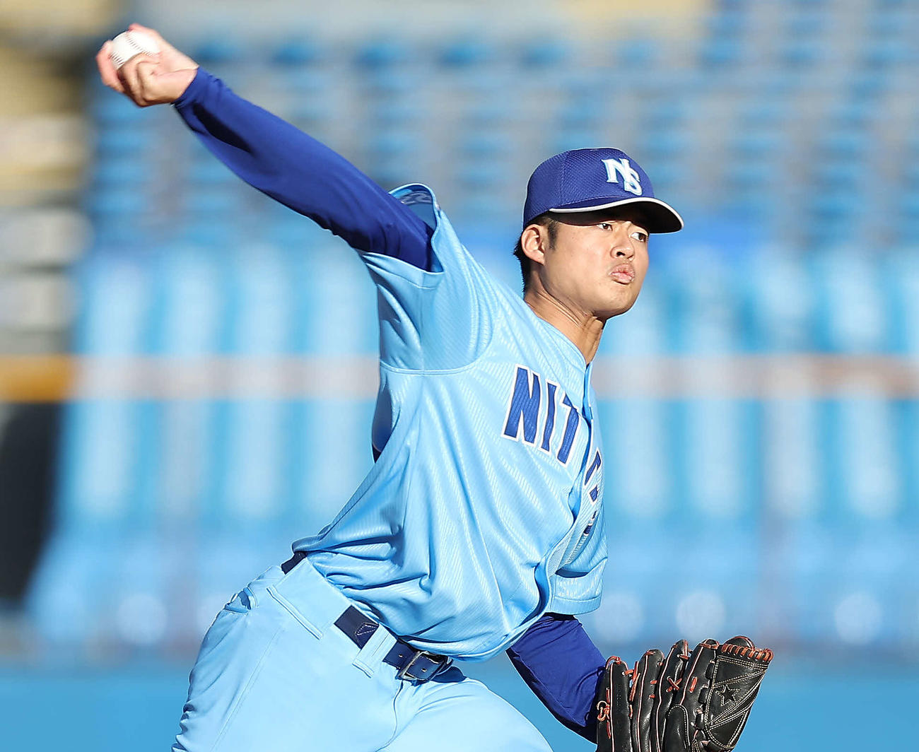 日体大対天理大　力投する日体大・箱山（撮影・河田真司）
