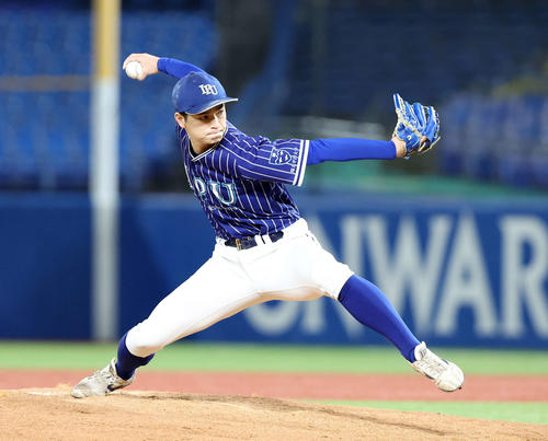 環太平洋大対慶大 力投する環太平洋大2番手の辰巳(撮影・鈴木正人)