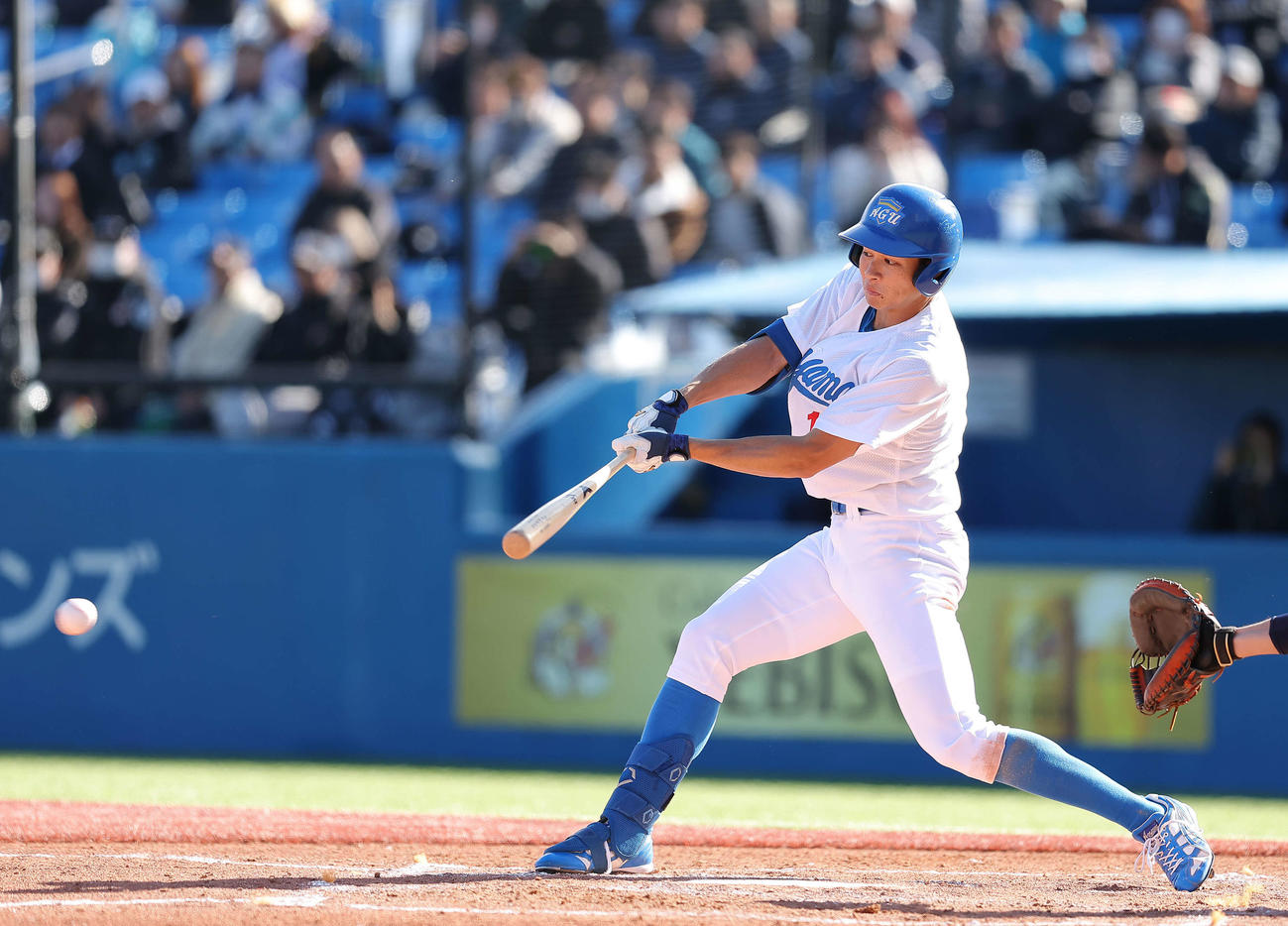 青学大対日本文理大　2回表青学大2死一、二塁、左前適時打を放つ中島（撮影・河田真司）