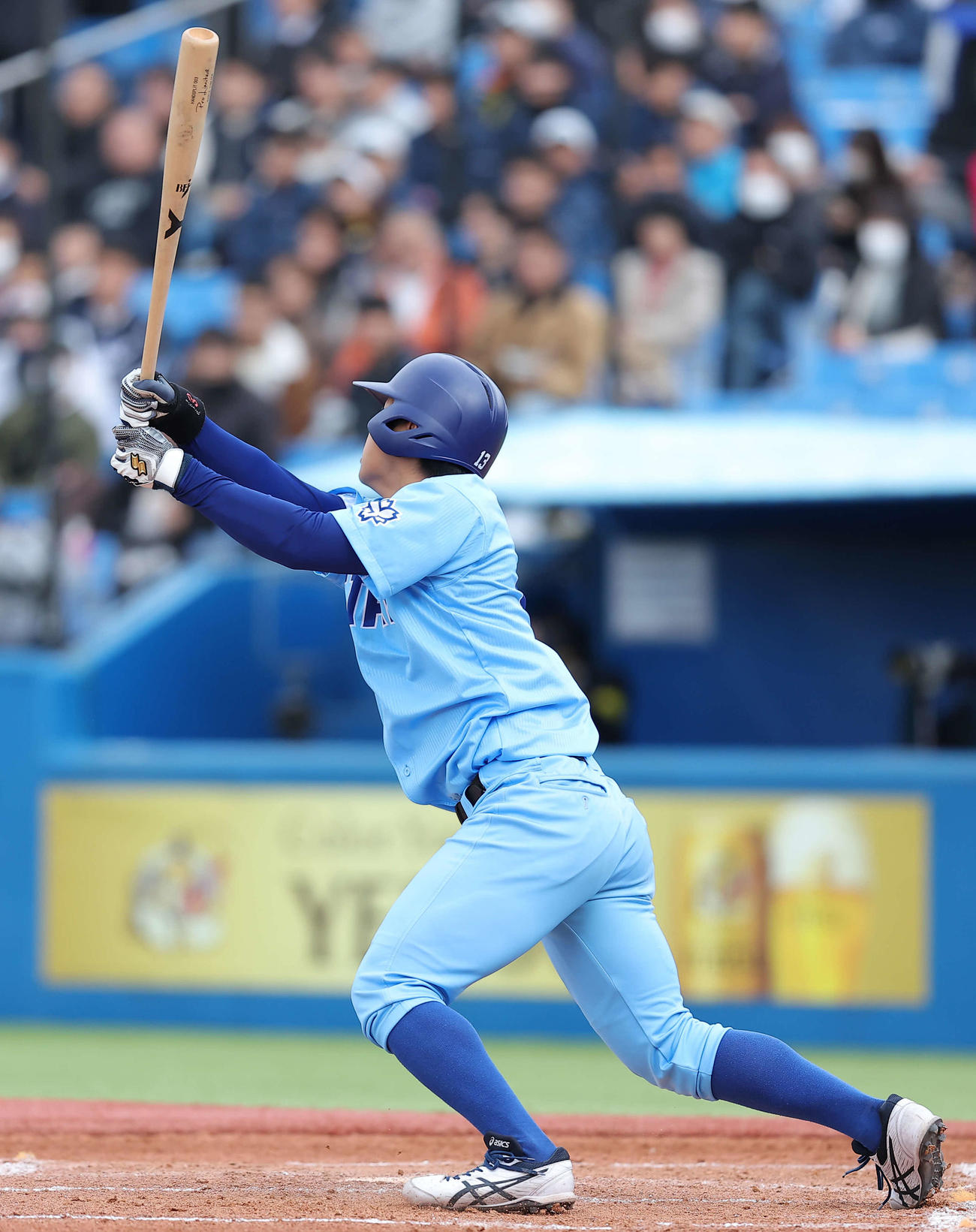 日体大対天理大　2回表日体大1死、右越え先制ソロ本塁打を放つ酒井（撮影・河田真司）