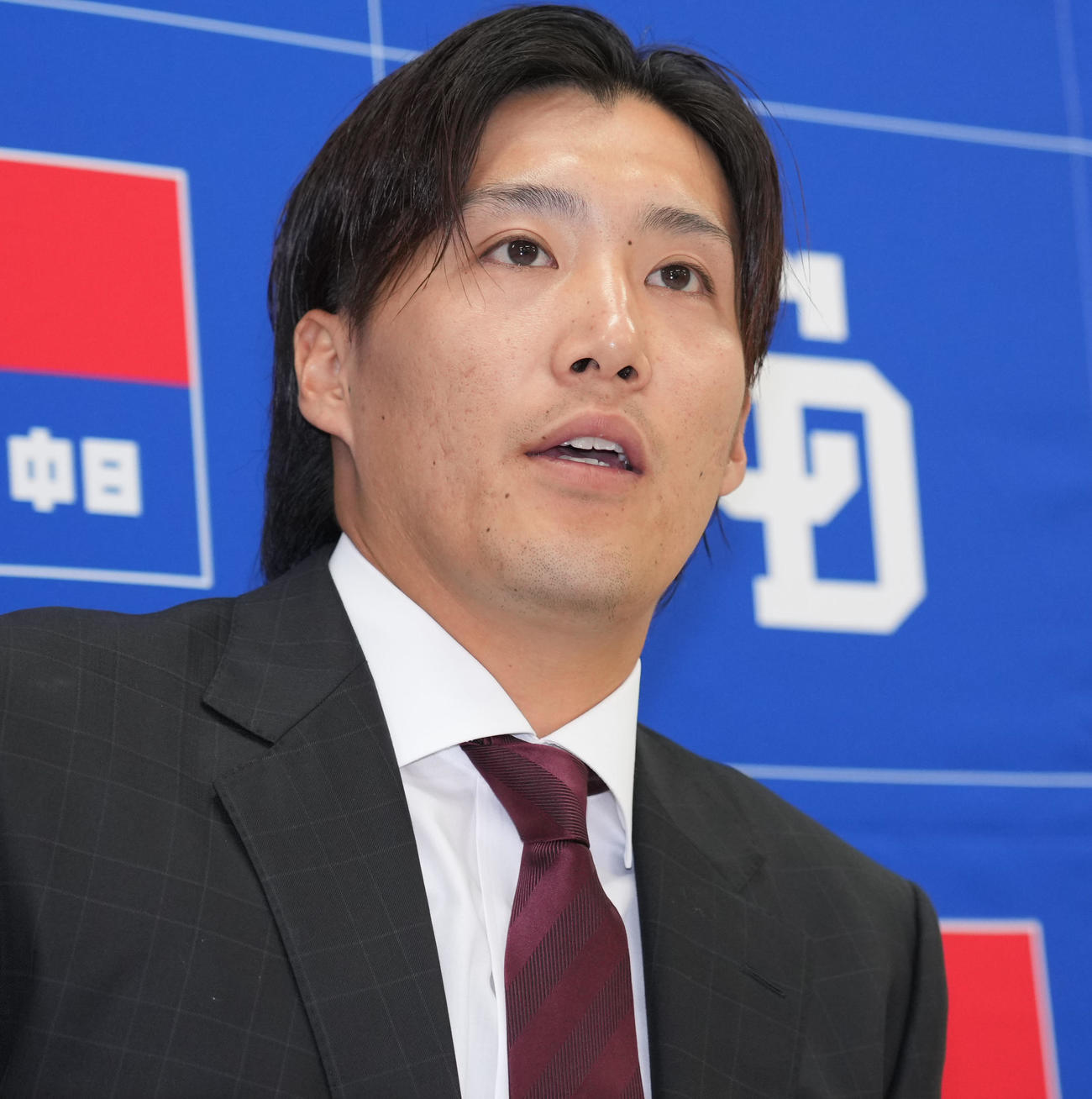 契約交渉を終え会見する斎藤（撮影・森本幸一）