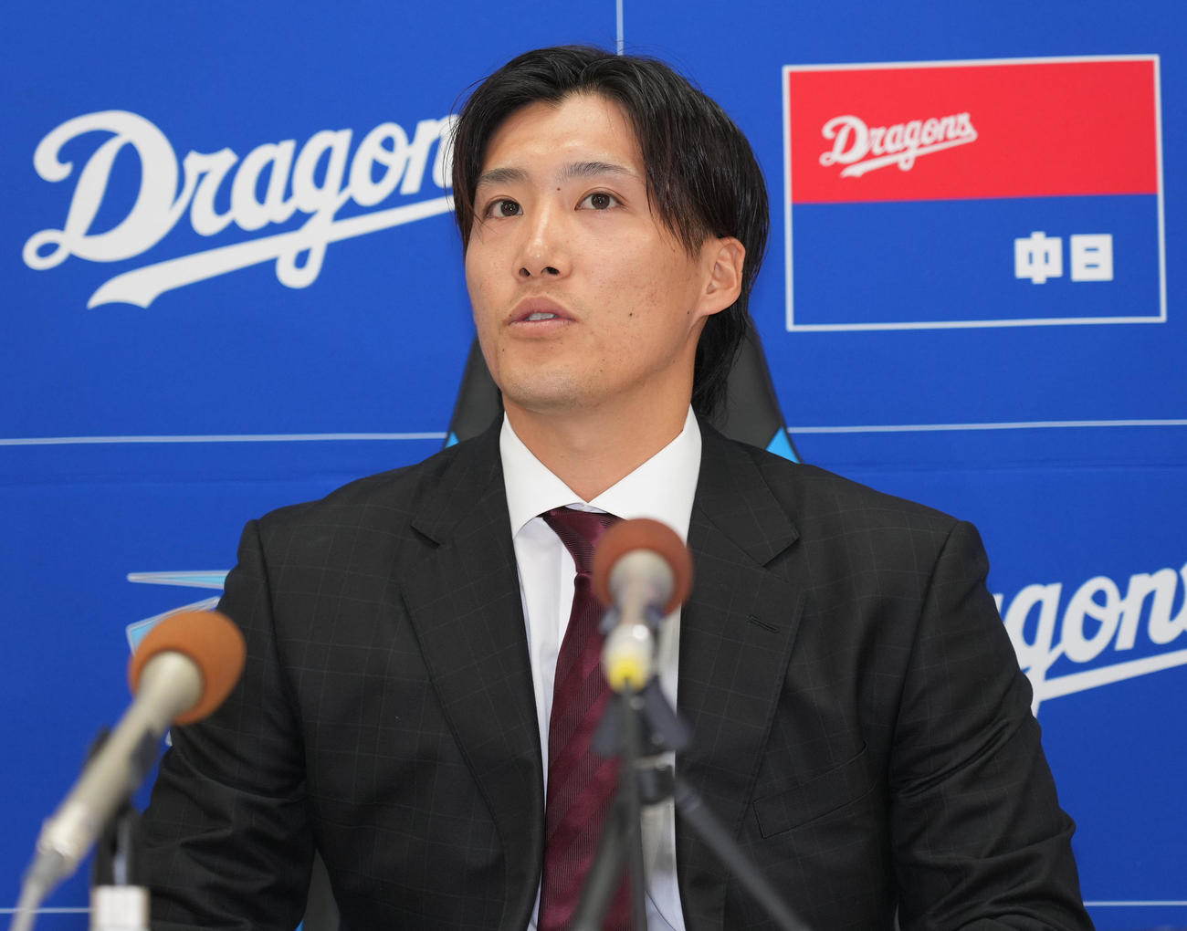 契約交渉を終え会見する斎藤（撮影・森本幸一）