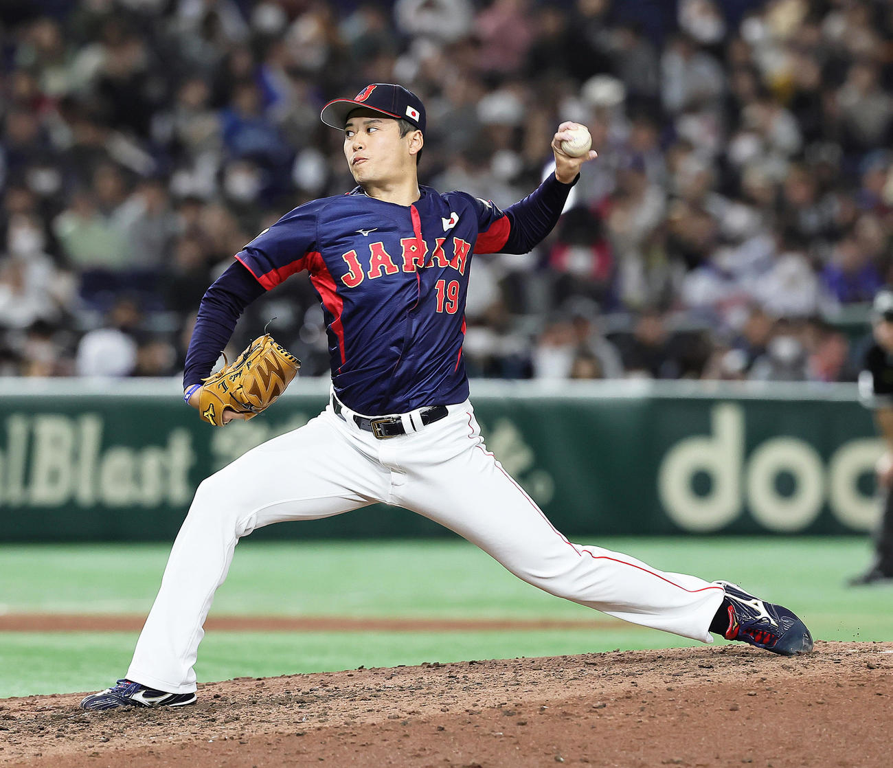 日本対オーストラリア　3番手で登板した佐藤隼（撮影・足立雅史）