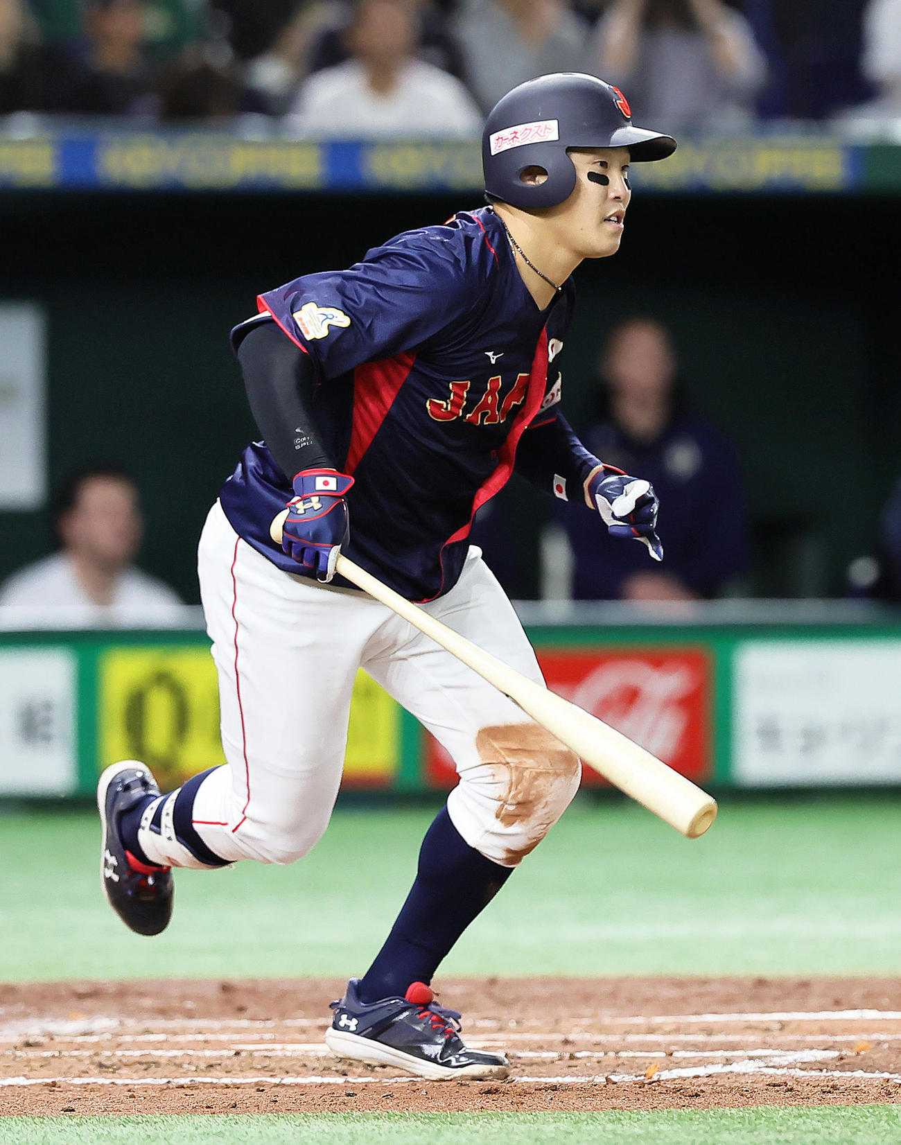 日本対オーストラリア　3回表日本1死一塁、小園は右前打を放つ（撮影・足立雅史）
