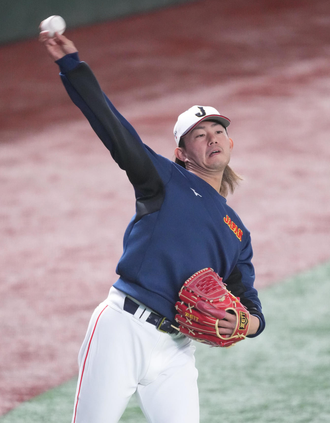 日本対オーストラリア　試合前、調整する今井（撮影・菅敏）