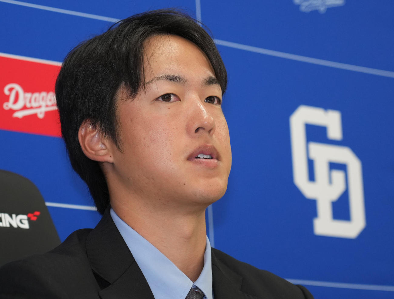 契約交渉を終え会見する梅津（撮影・森本幸一）