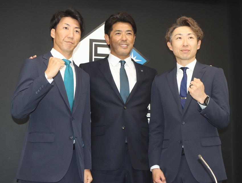 会見を終え意気込む日本ハム2軍の（左から）浦野投手コーチ、稲葉監督、金子投手コーチ（撮影・永野高輔）