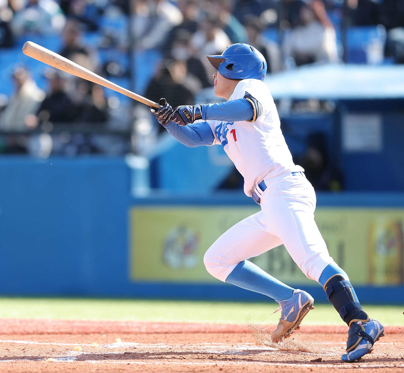 青学大対日本文理大　2回表青学大1死一、二塁、右飛を放つ下村（撮影・河田真司）