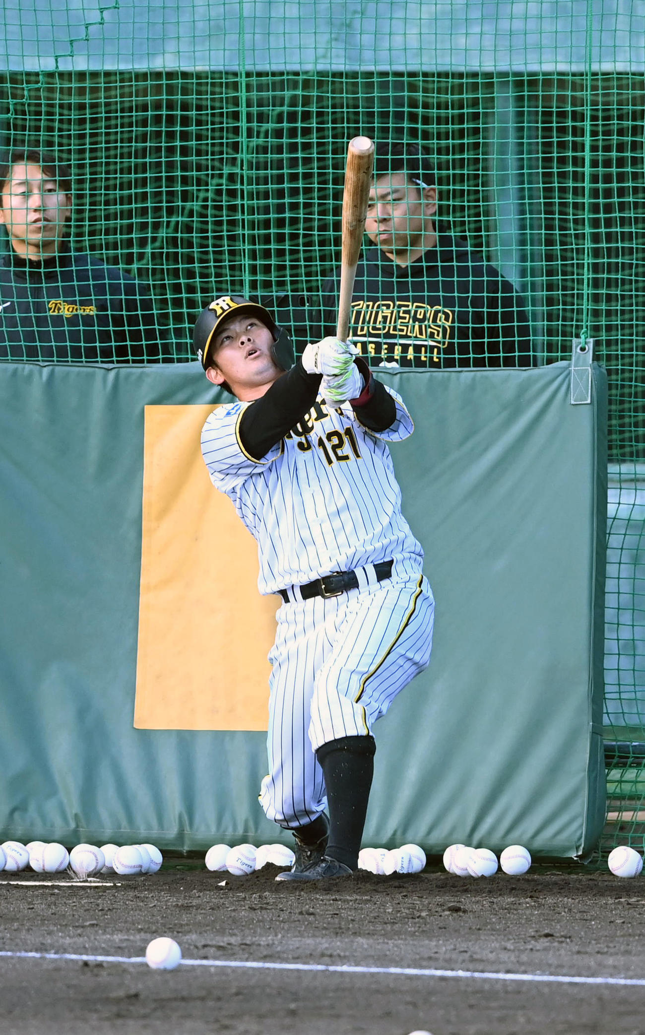 打撃練習を行う野口（撮影・前岡正明）