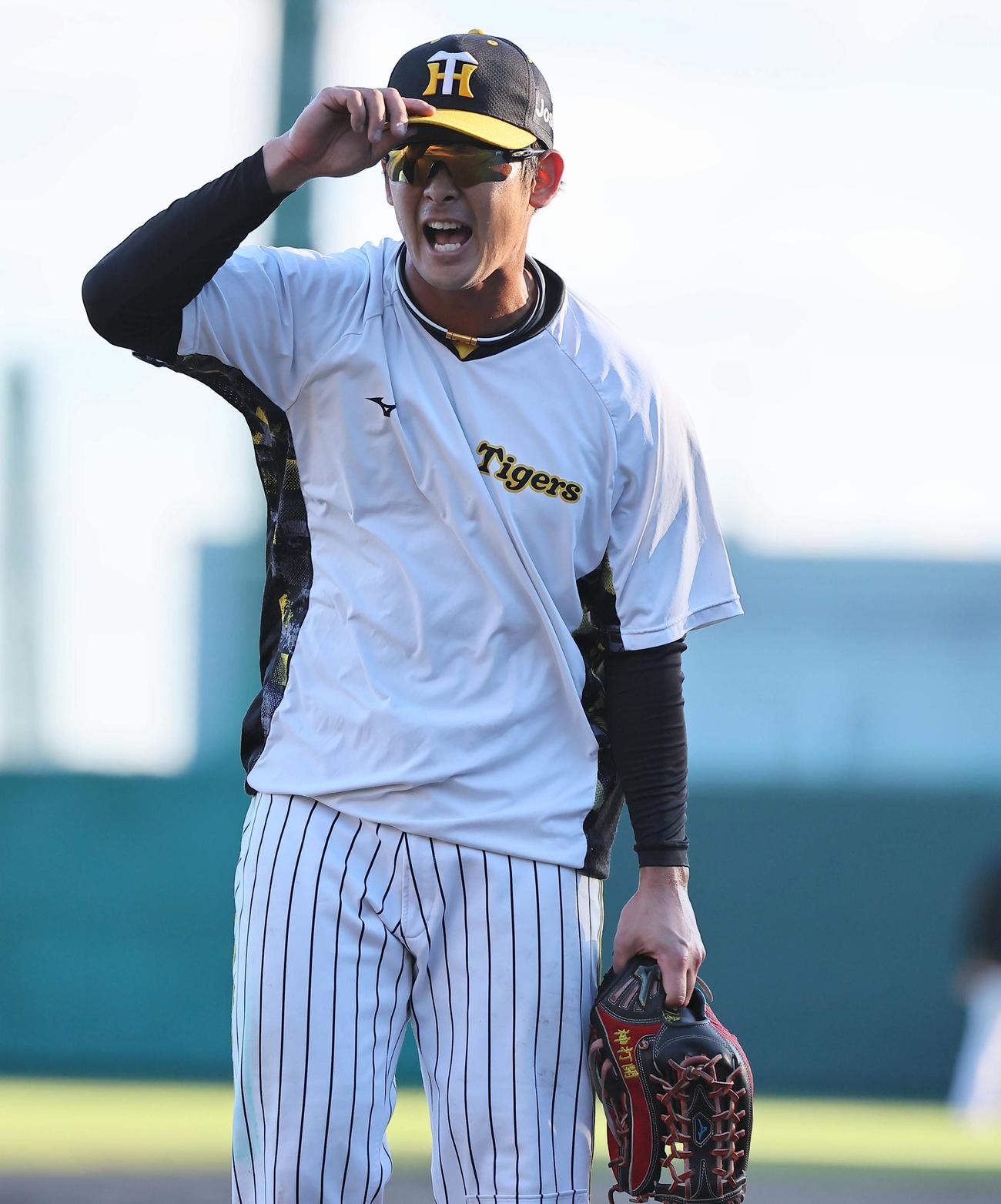 ノックを終えた野口は大声で「ありがとうございました」と叫ぶ（撮影・上田博志）