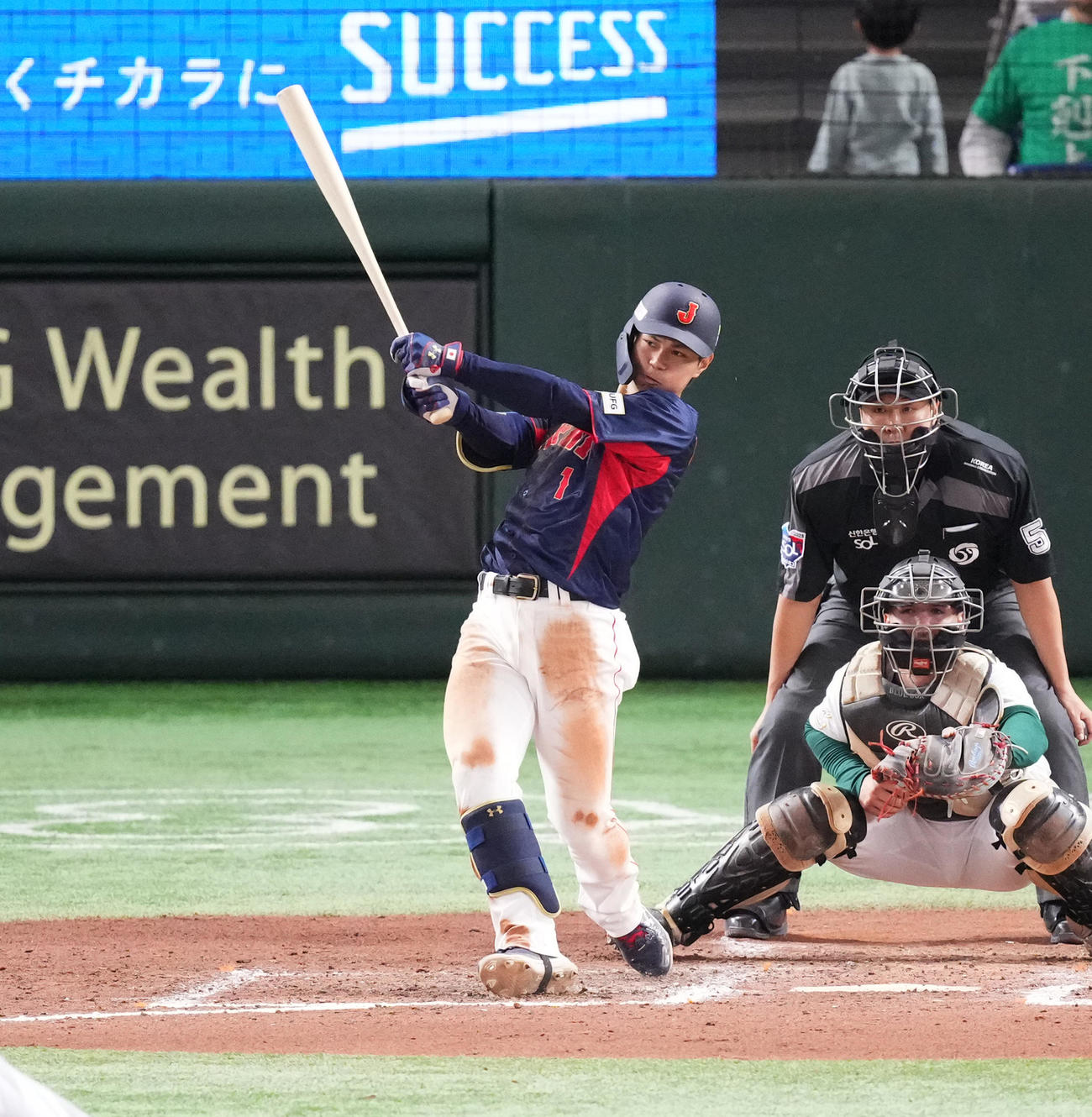 日本対オーストラリア　7回表日本2死満塁、右2点適時打を放つ藤原（撮影・菅敏）