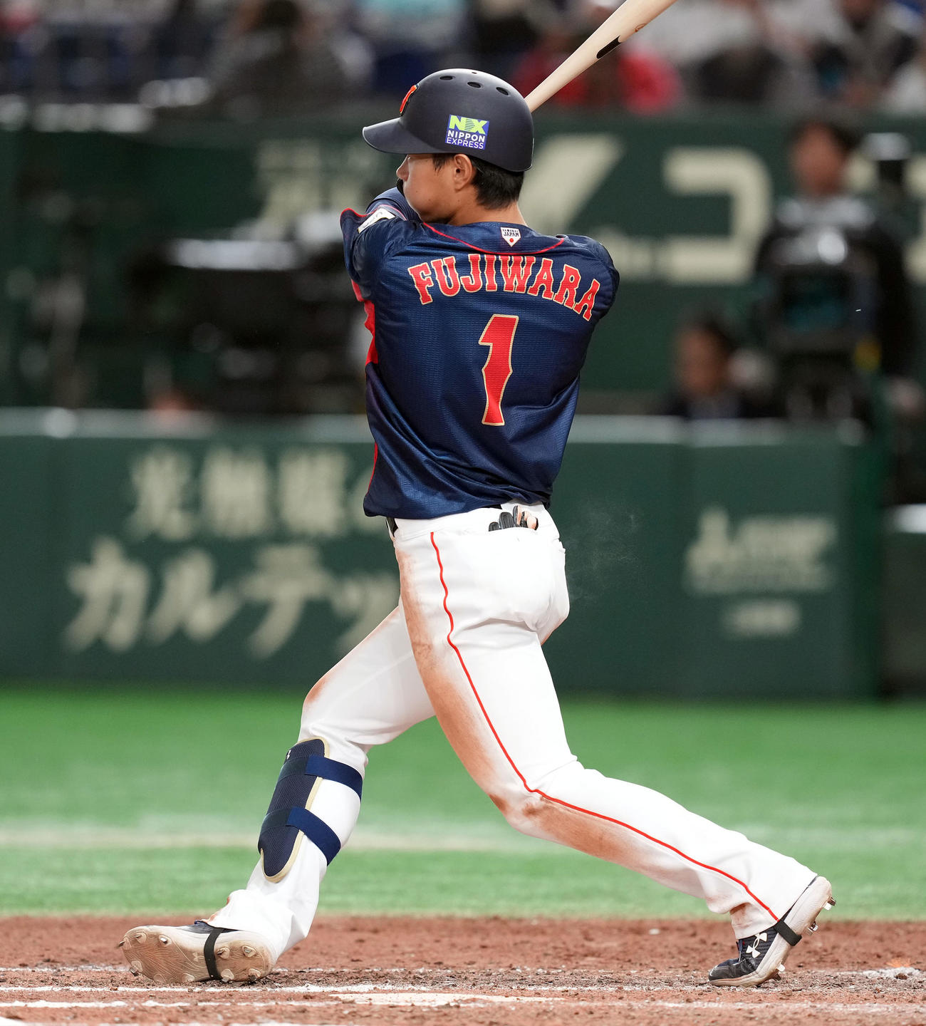 日本対オーストラリア　7回表日本2死満塁、右前に2点適時打を放つ藤原（撮影・たえ見朱実）