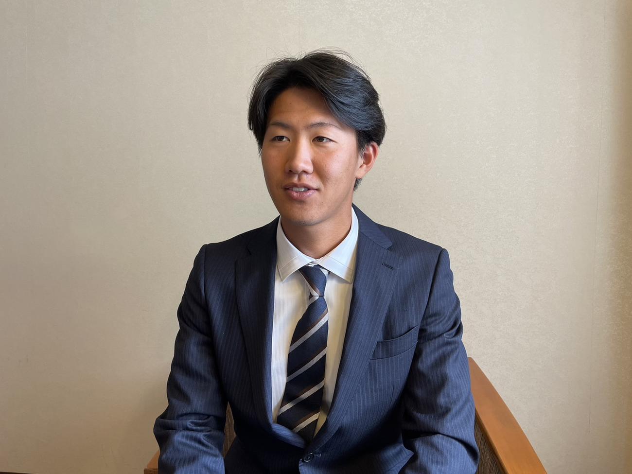 契約更改に臨んだオリックス日高（球団提供）