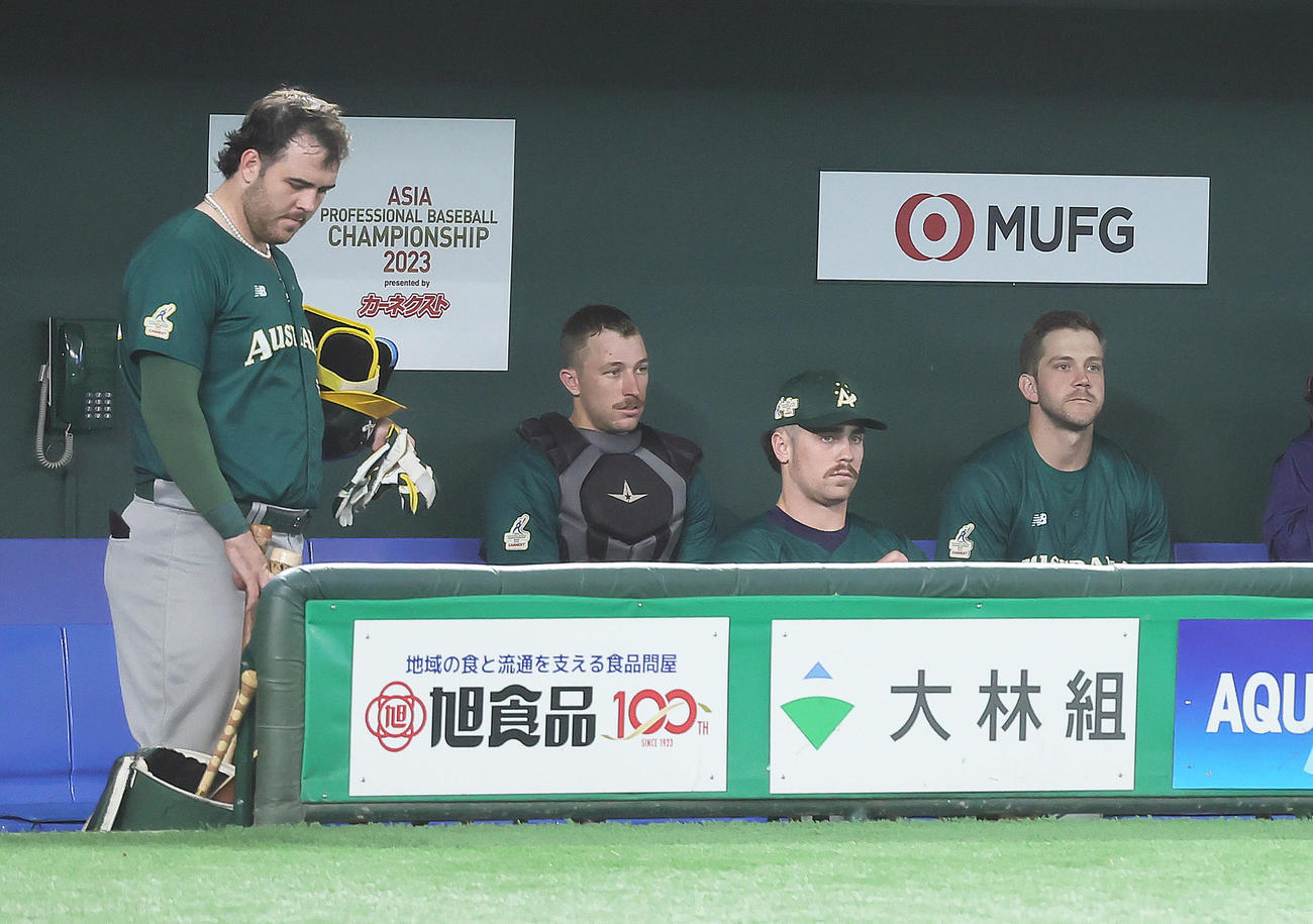 台湾対オーストラリア　サヨナラ負けにがっくりとするオーストラリア＝（撮影・足立雅史）