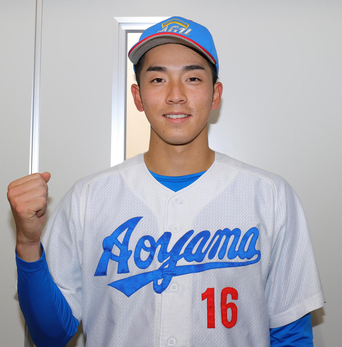 富士大対青学大　完投勝利で決勝進出を決め喜ぶ青学大・常広（撮影・野上伸悟）