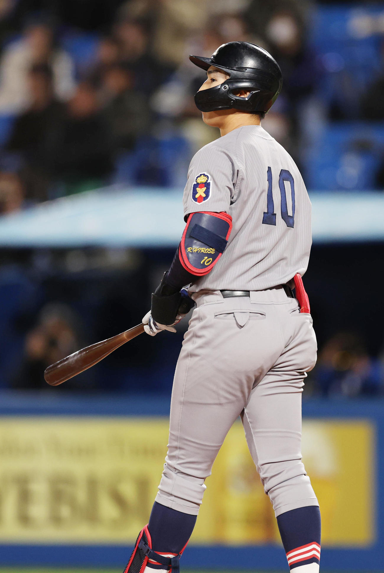 日体大対慶大　6回裏慶大2死一、二塁、左越え3点本塁打を放つ広瀬（撮影・野上伸悟）