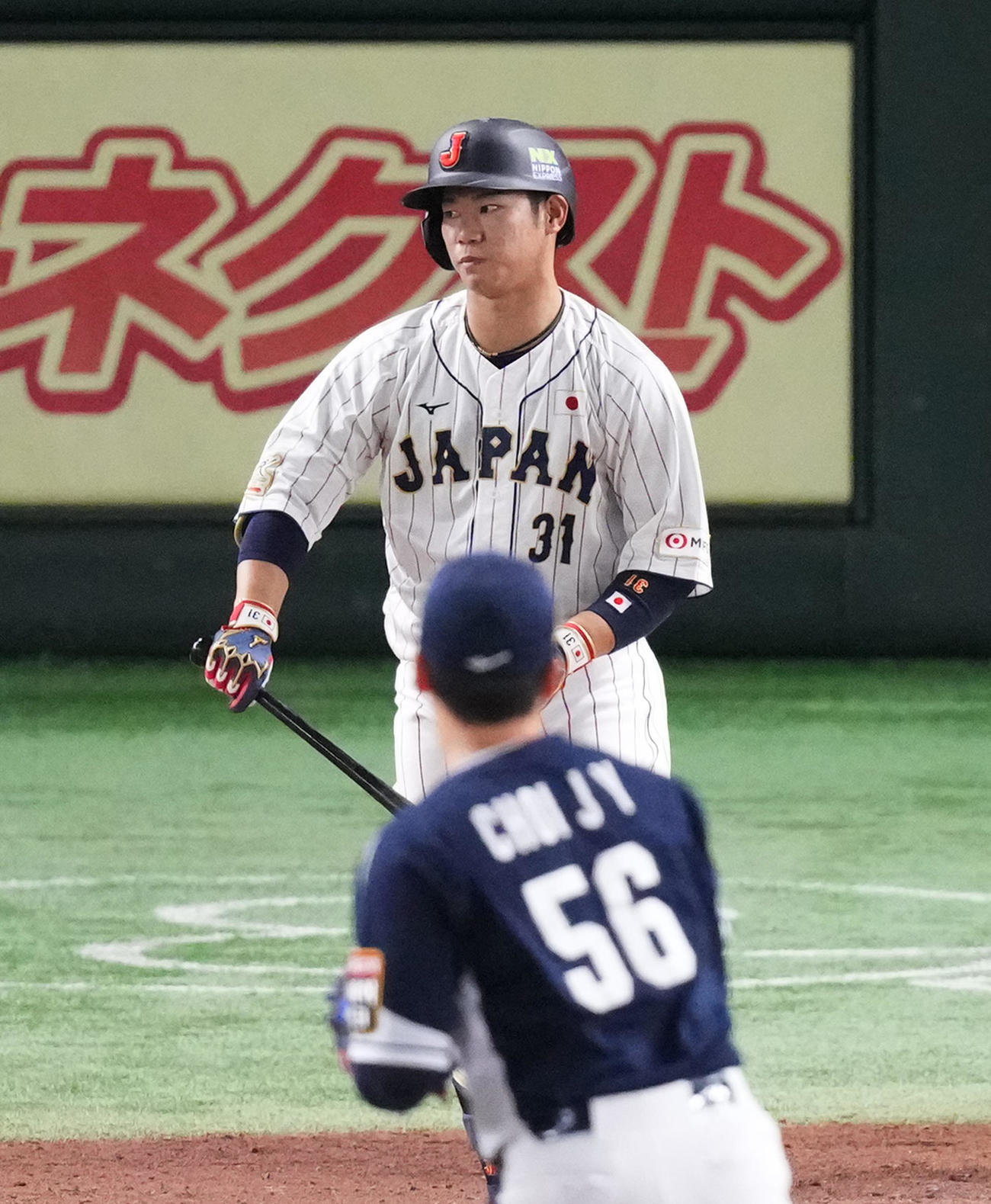 日本対韓国　8回裏日本1死、四球を選ぶ坂倉（撮影・菅敏）