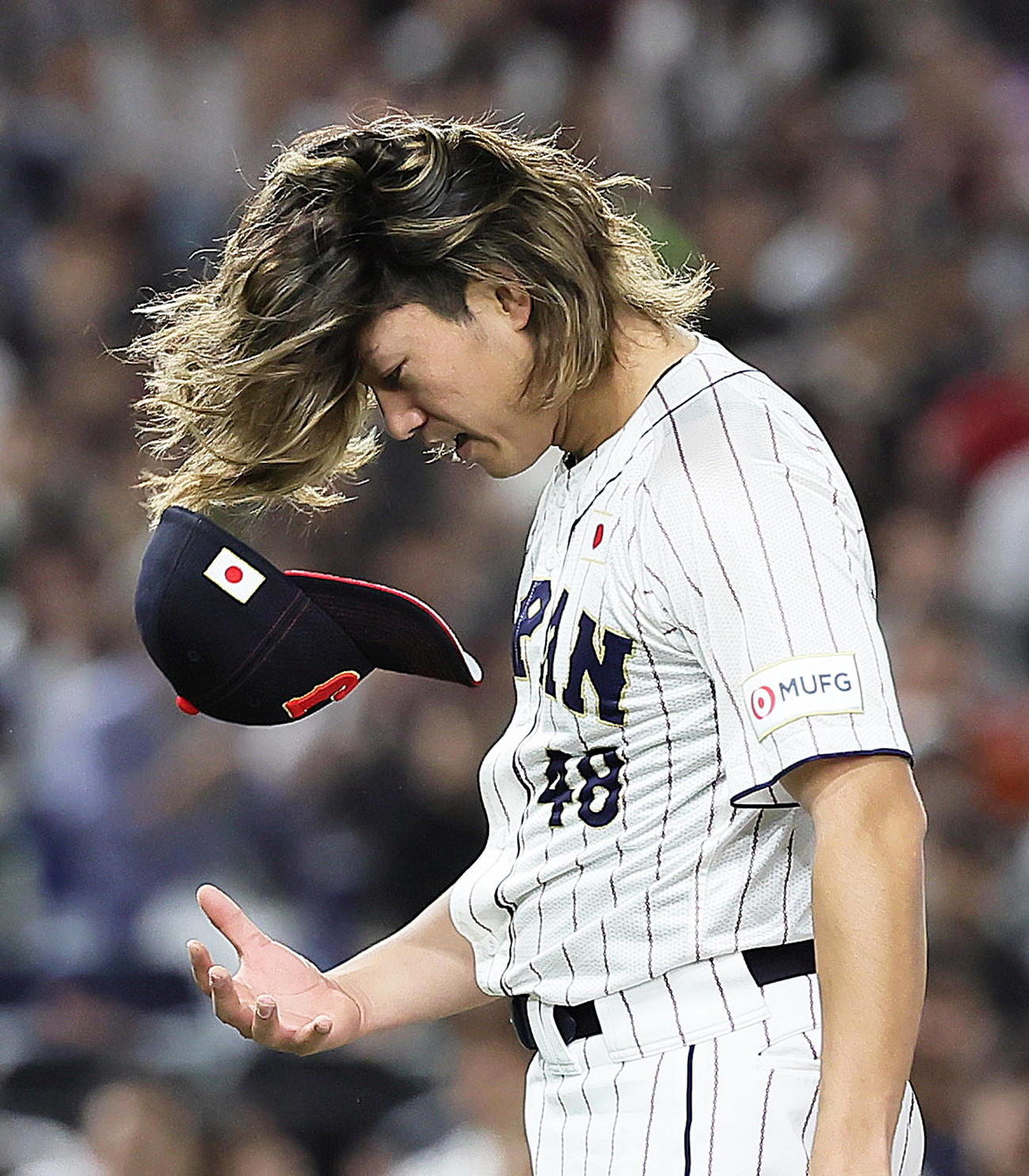 日本対韓国　1回表韓国1死、金倒永を見逃し三振に仕留め雄たけびを上げ帽子を落とす今井（撮影・足立雅史）