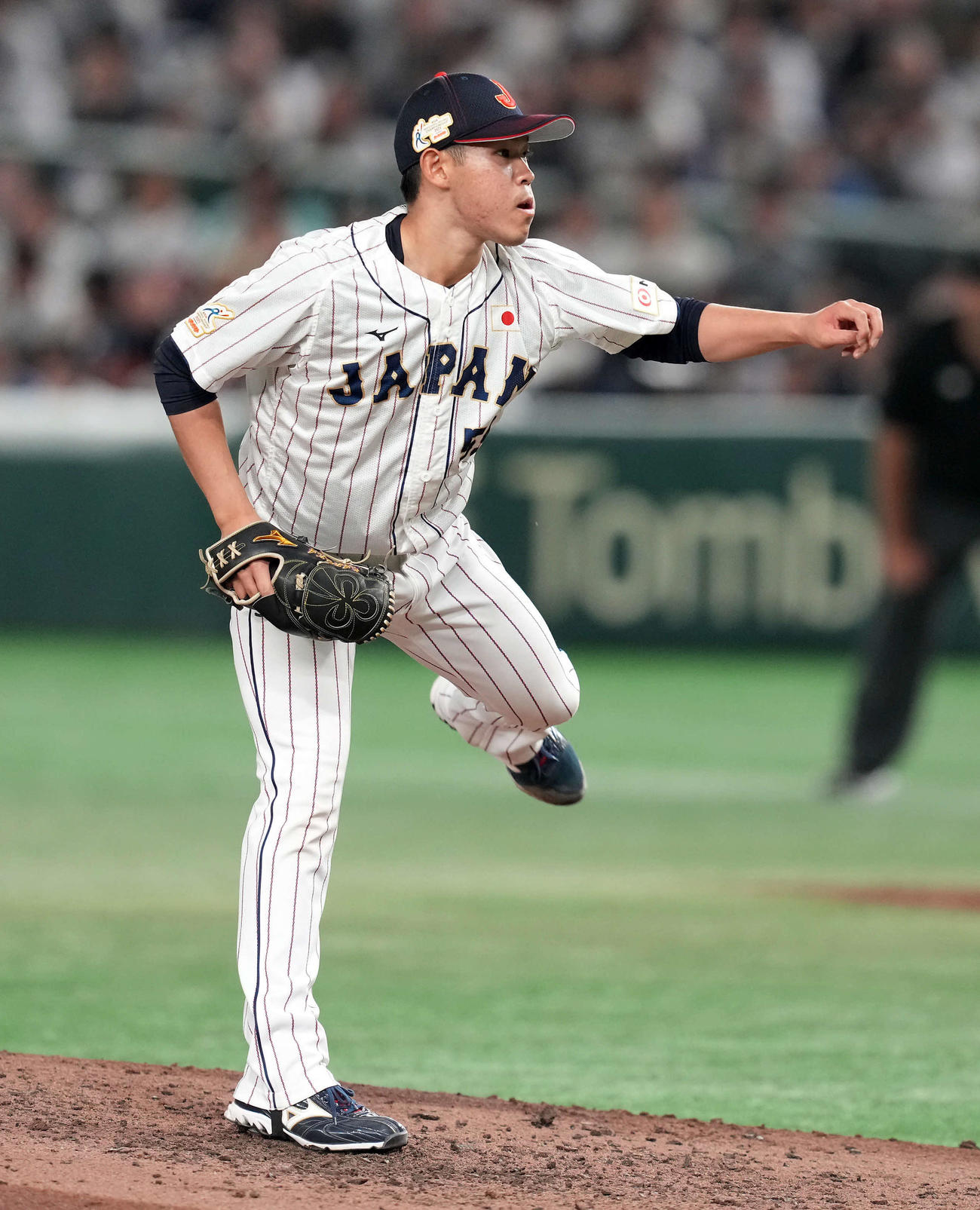 日本対韓国　5回から日本2番手で登板する根本（撮影・たえ見朱実）