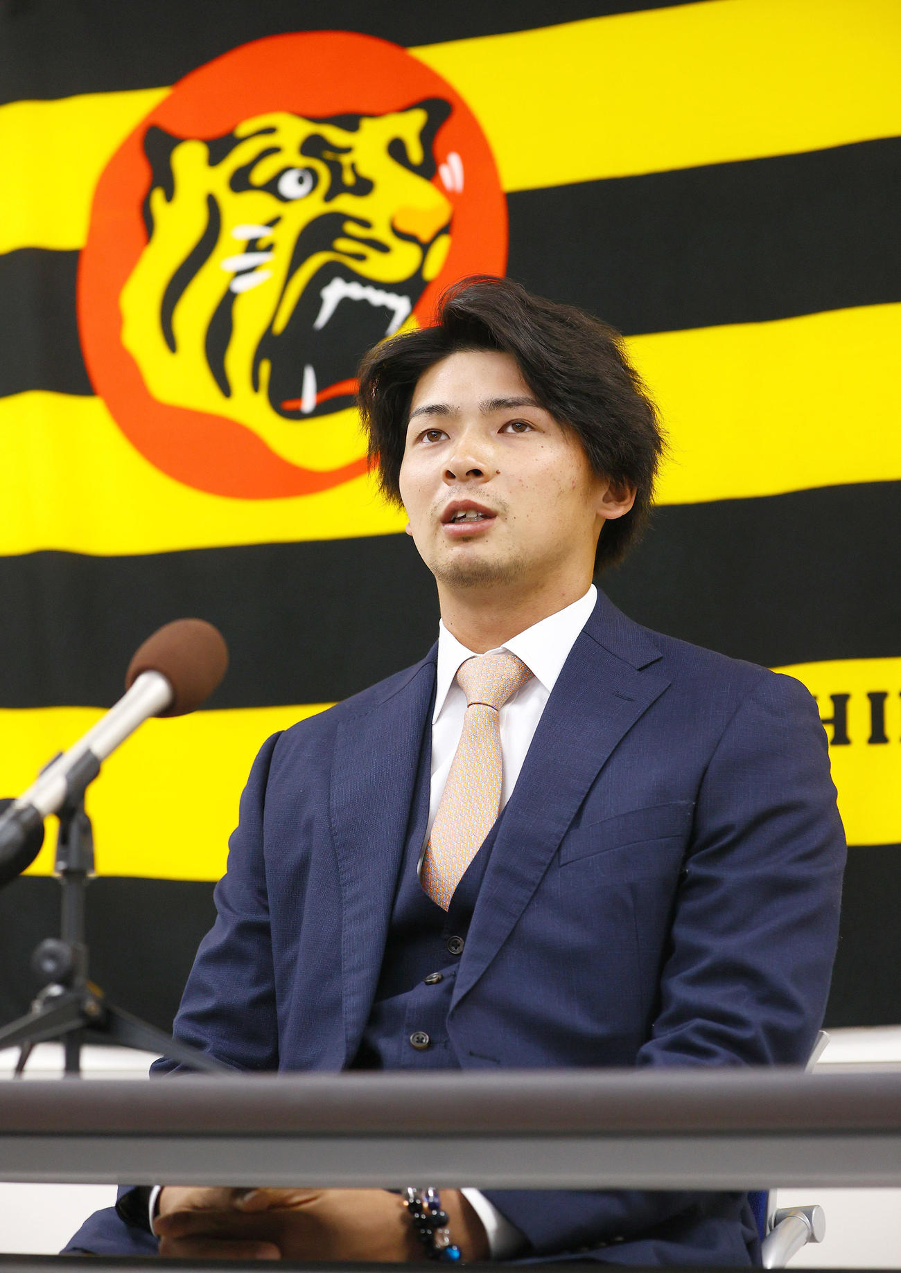 契約更改を終え会見する阪神井上（撮影・上山淳一）