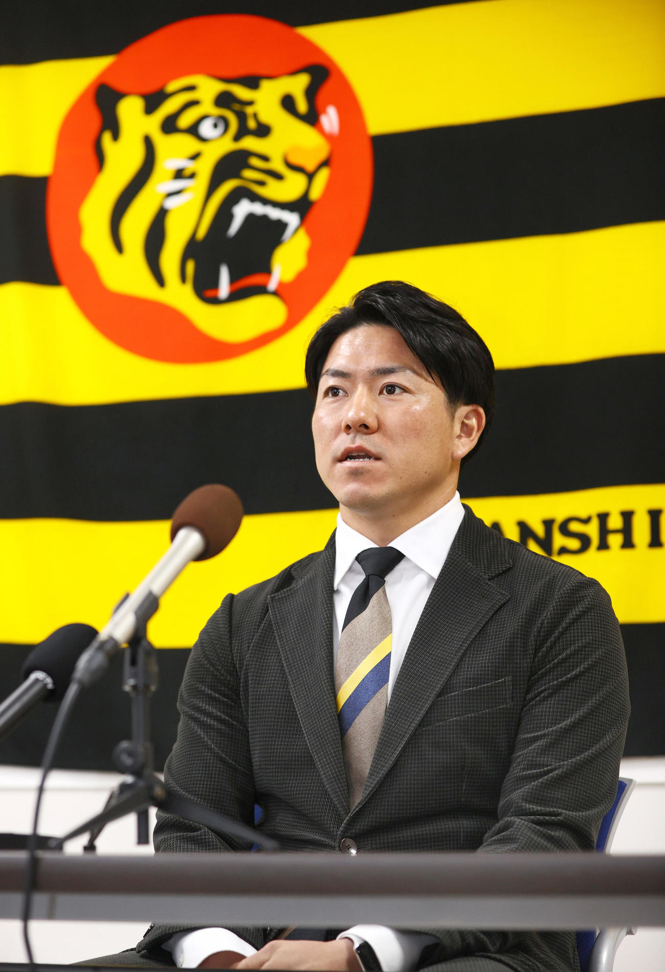 契約更改を終え会見する阪神長坂（撮影・上山淳一）