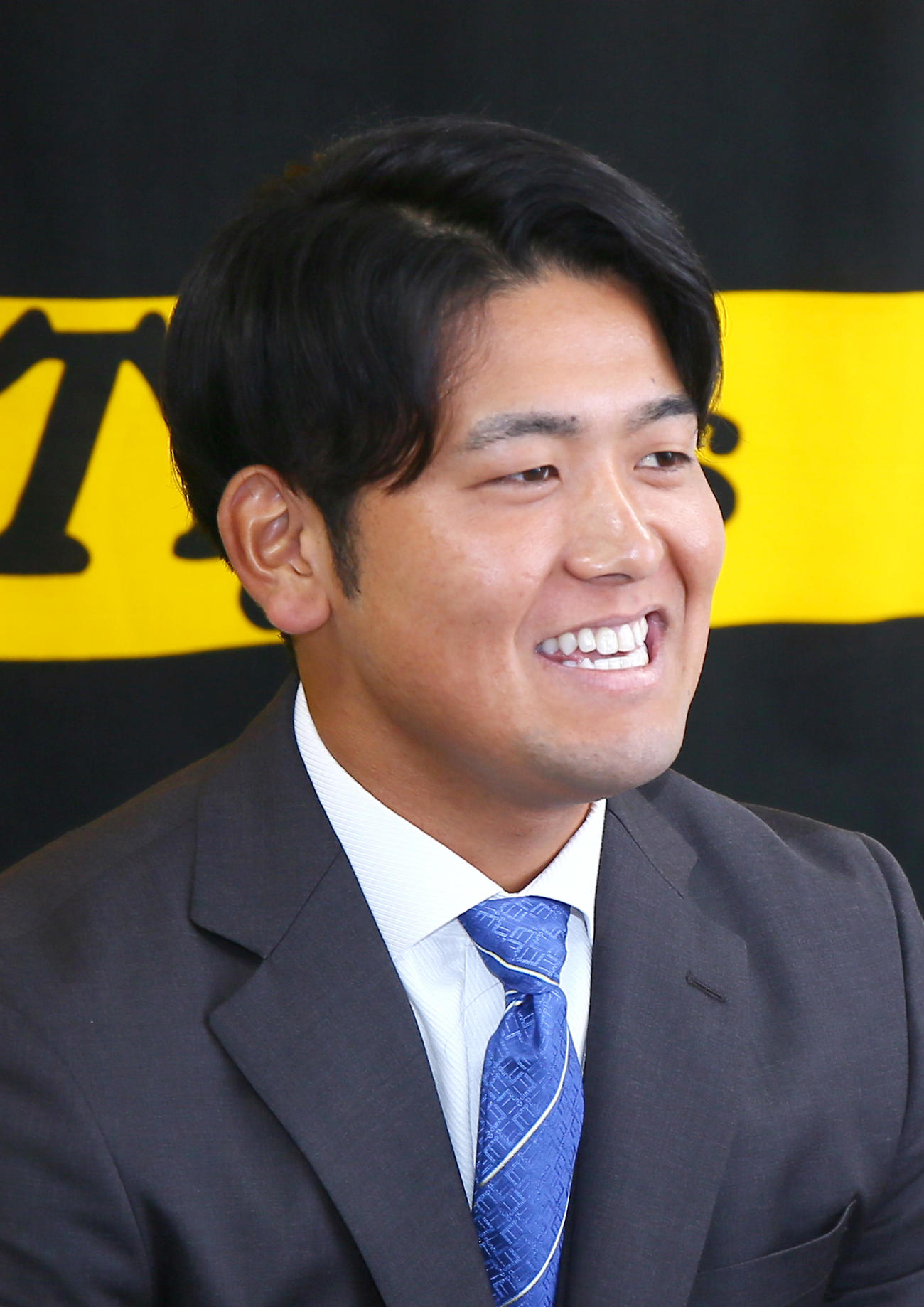 契約更改を終え会見する阪神岡留（撮影・上山淳一）