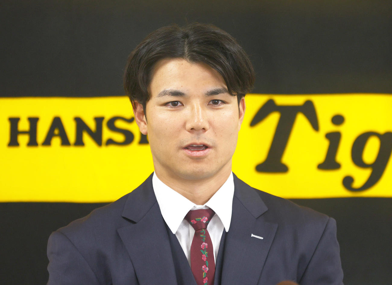 契約更改を終え会見する阪神栄枝（撮影・上山淳一）