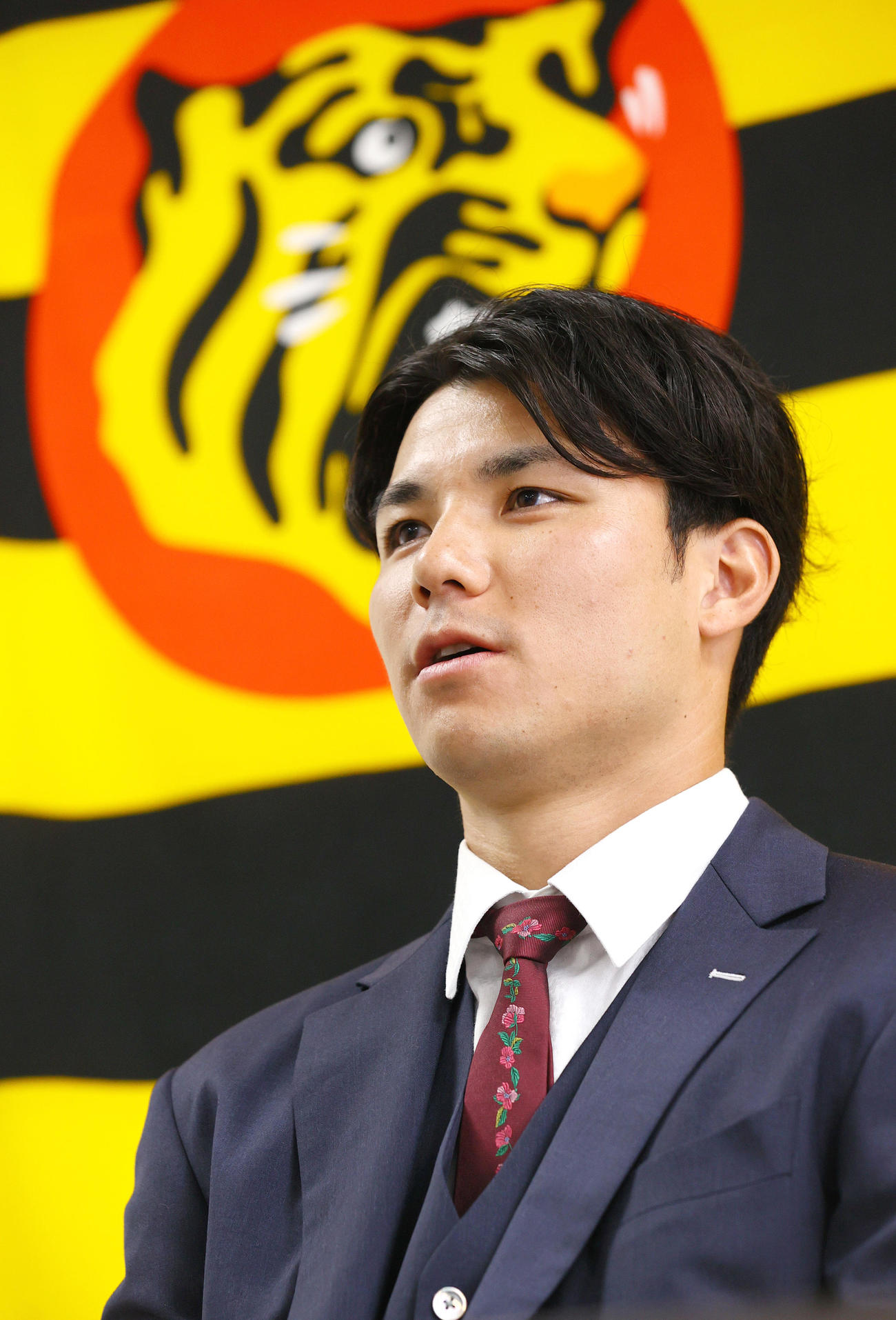 契約更改を終え会見する阪神栄枝（撮影・上山淳一）