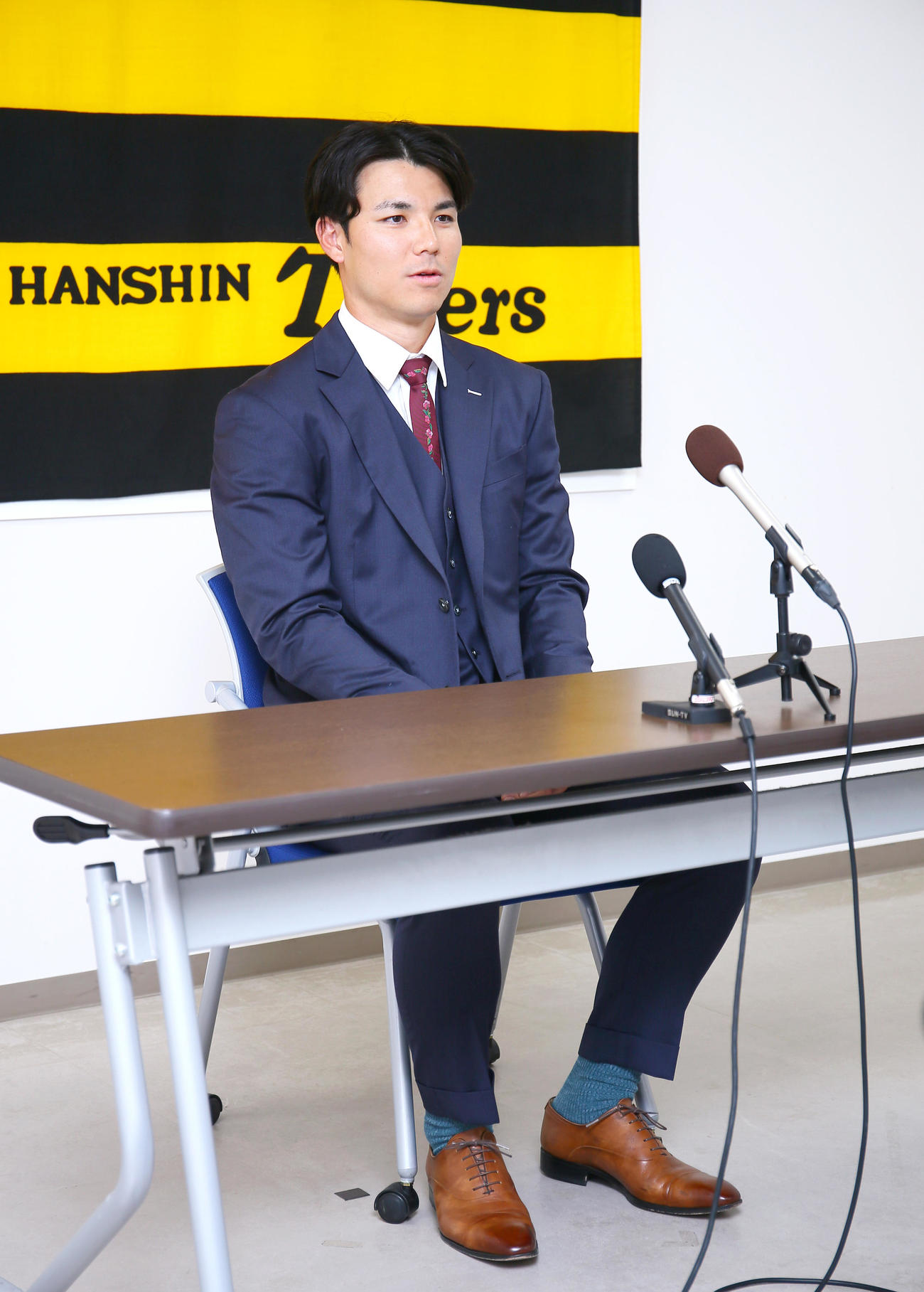 契約更改を終え会見する阪神栄枝（撮影・上山淳一）