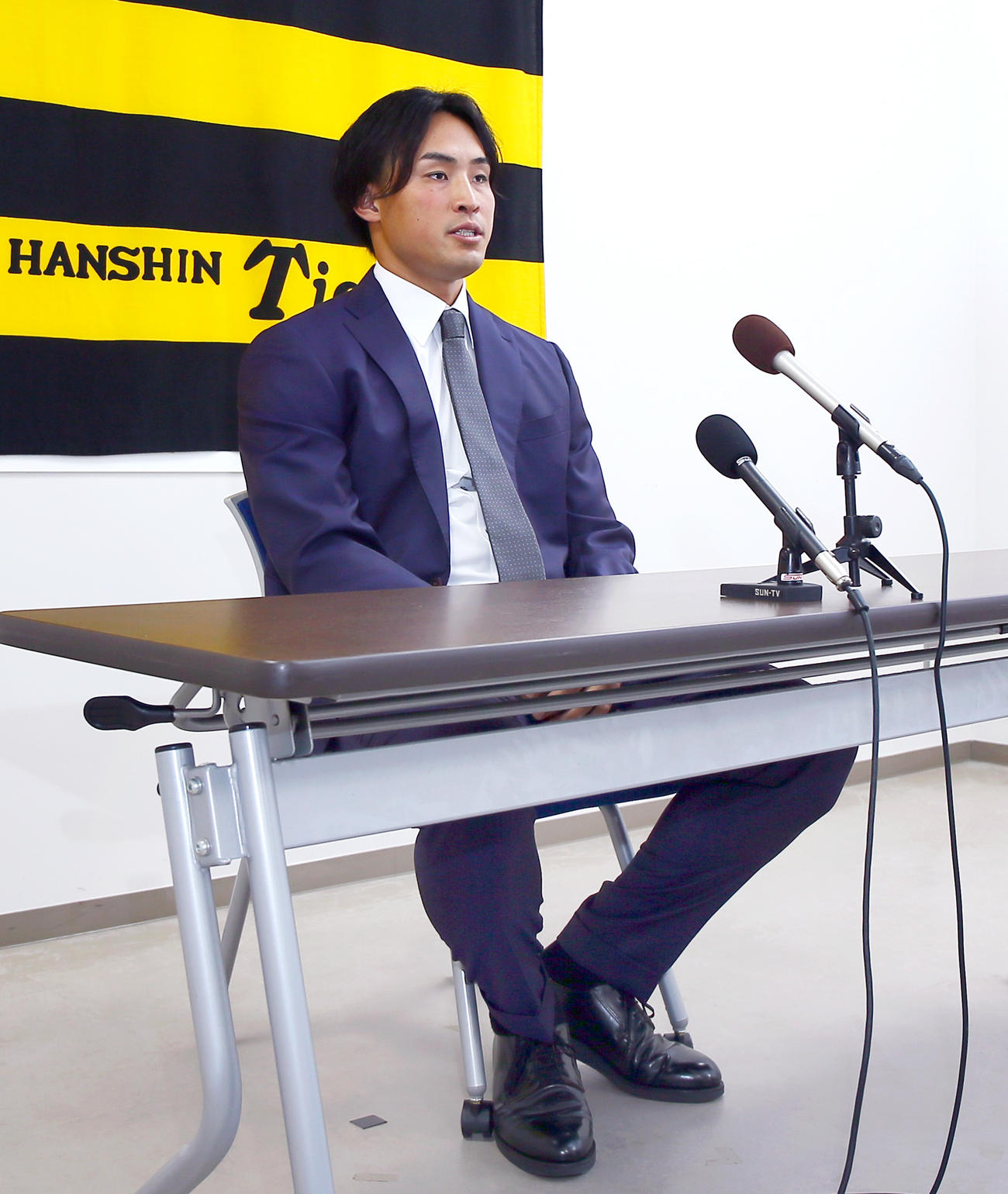 契約更改を終え会見する阪神佐藤蓮（撮影・上山淳一）