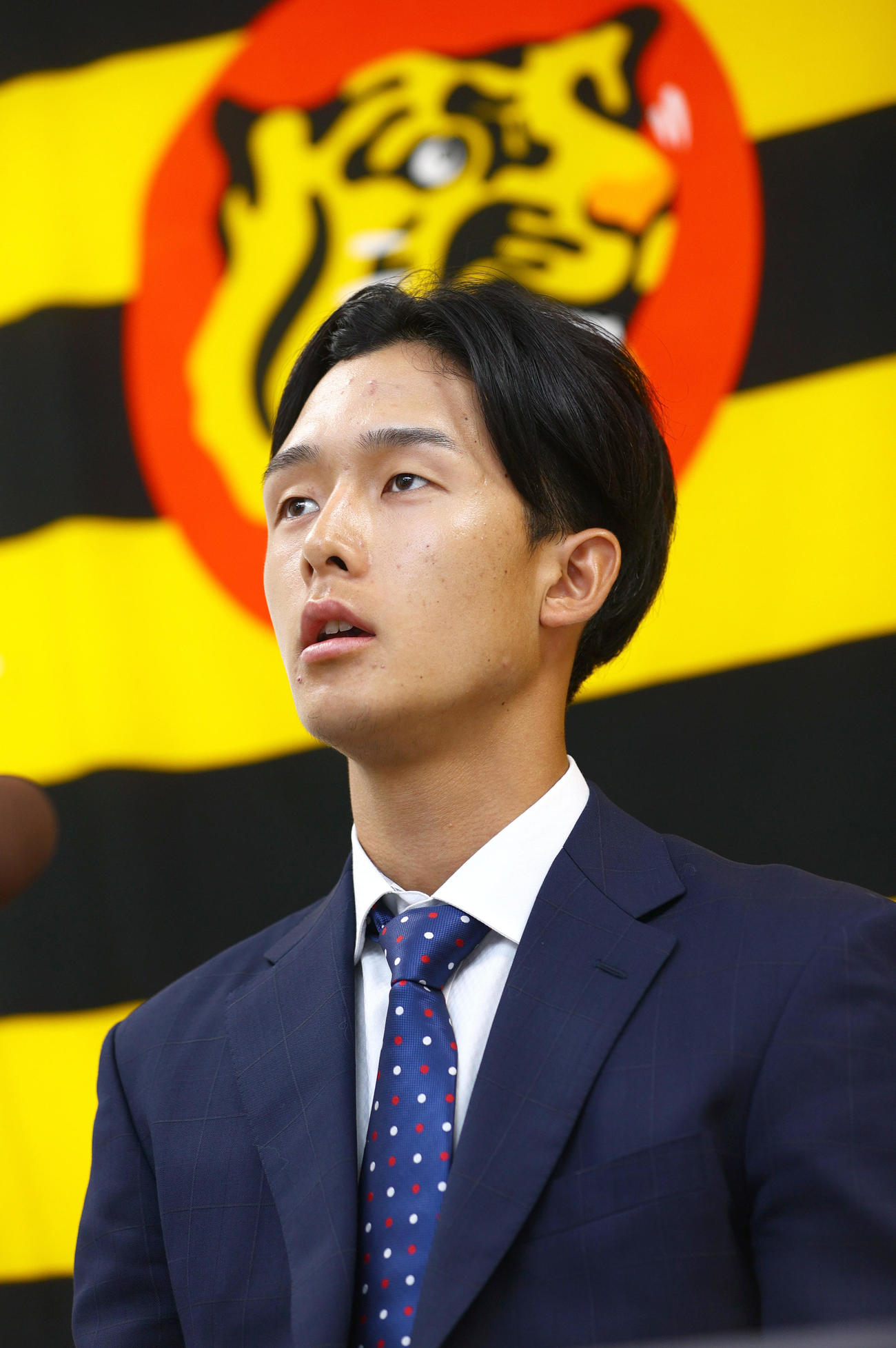 契約更改を終え会見する阪神小幡（撮影・上山淳一）