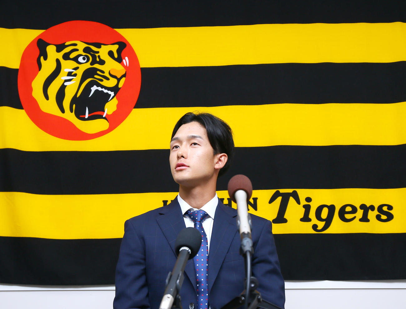 契約更改を終え会見する阪神小幡（撮影・上山淳一）